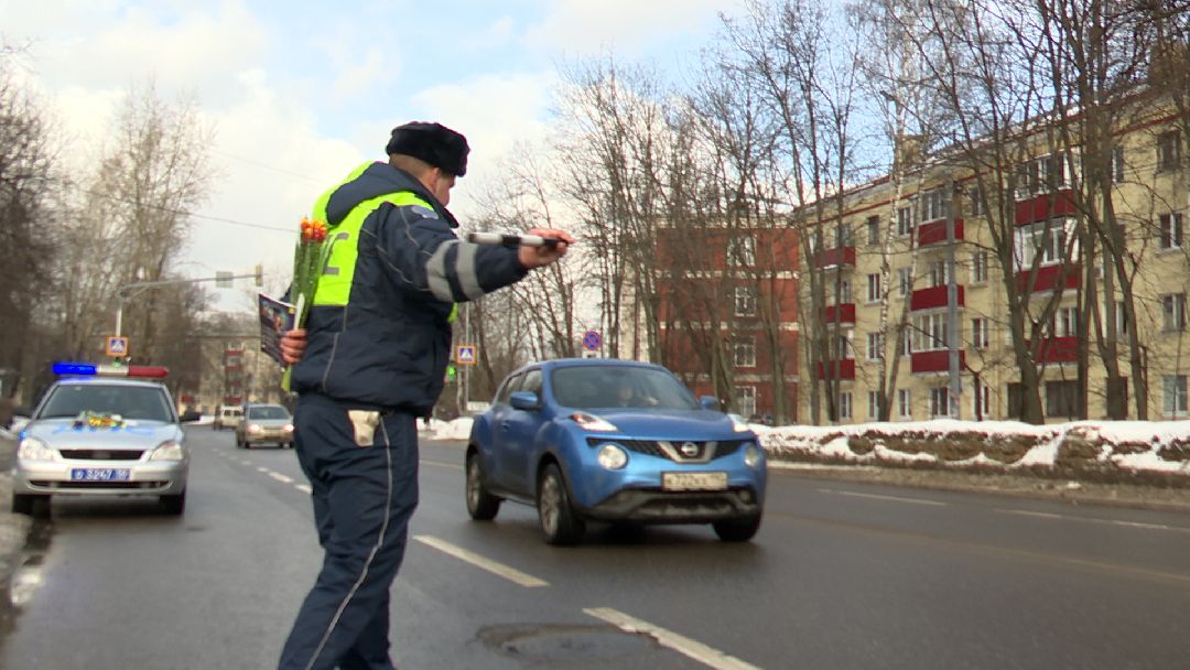 ГИБДД, Цветы для автоледи, женщина за рулем, нарушение, ПДД, водитель, Реутов