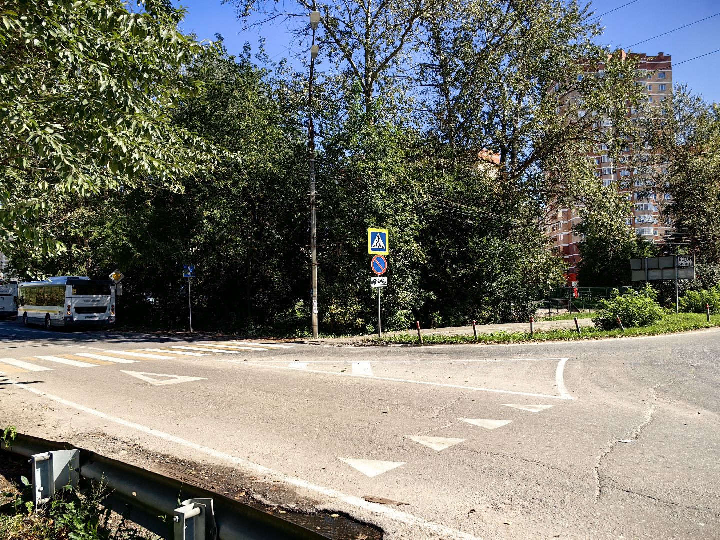 Знак, круговое движение, пробки, перекрёсток