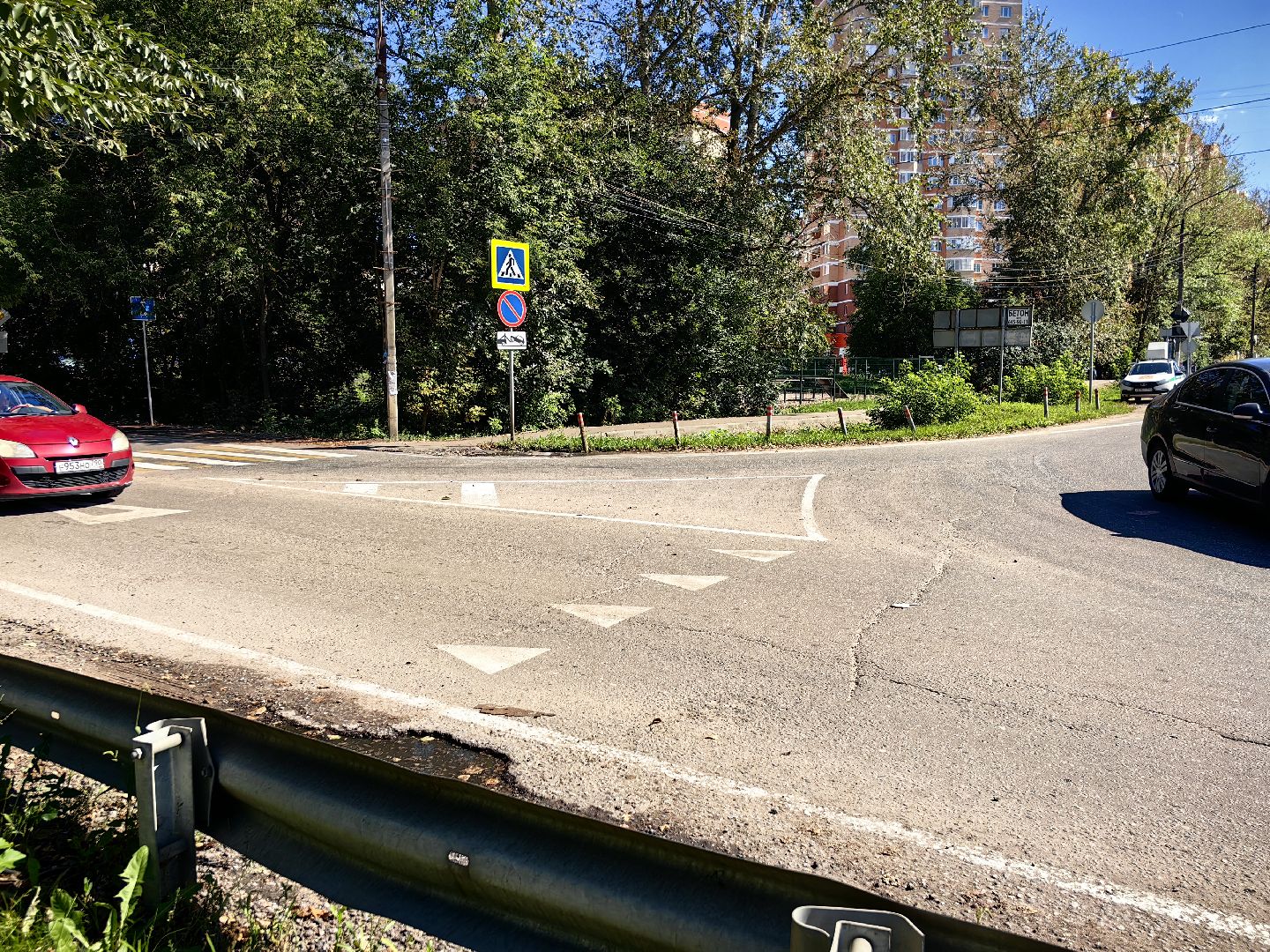 Знак, круговое движение, пробки, перекрёсток