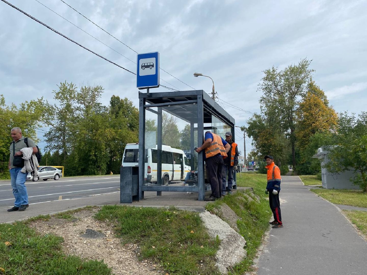 Чехов, вандалы, стекла, остановочный павильон, больница