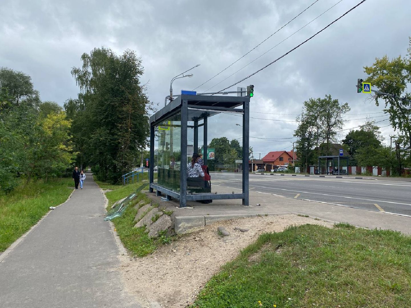 Чехов, вандалы, стекла, остановочный павильон, больница