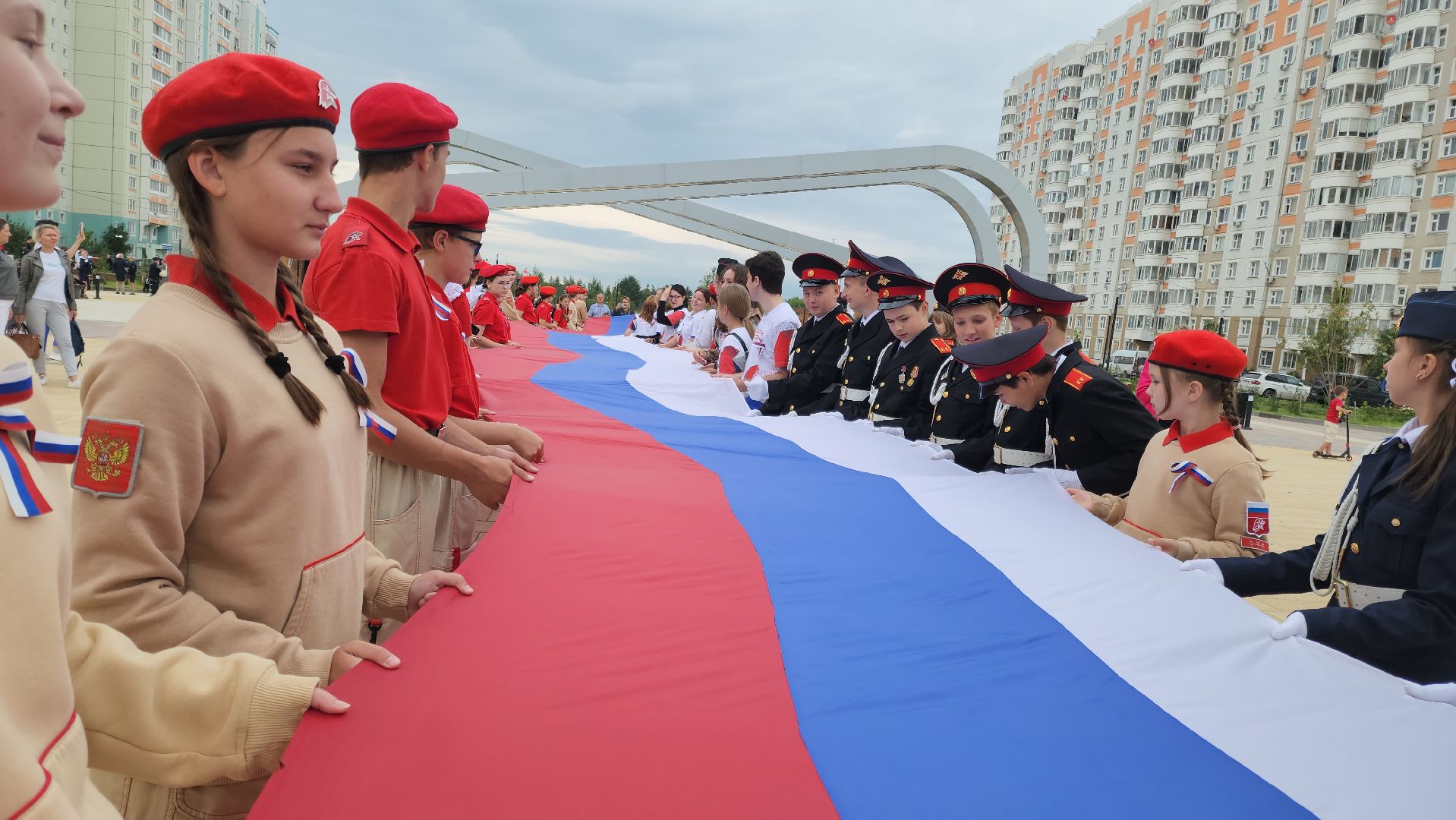 Подольск, флаг РФ, День государственного флага, праздник, акция, патриотизм, молодежь,