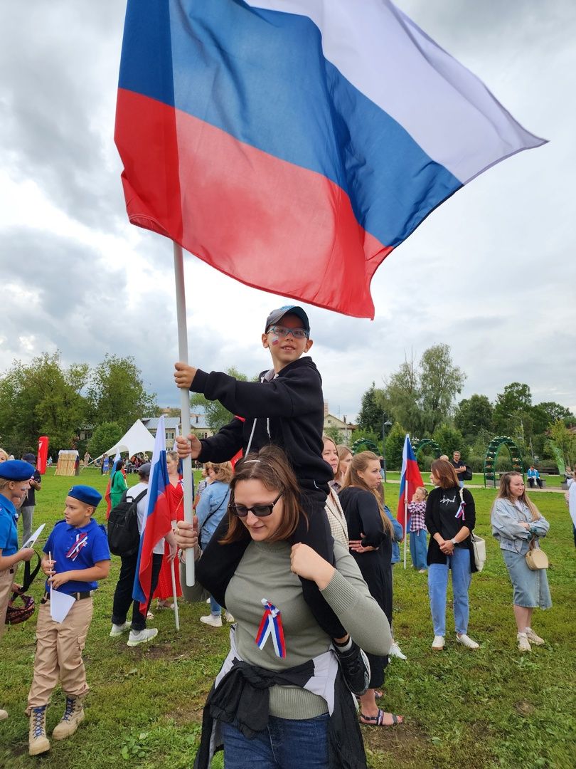 Солнечногорск, Флаг России, триколор, Сенеж, флешмоб
