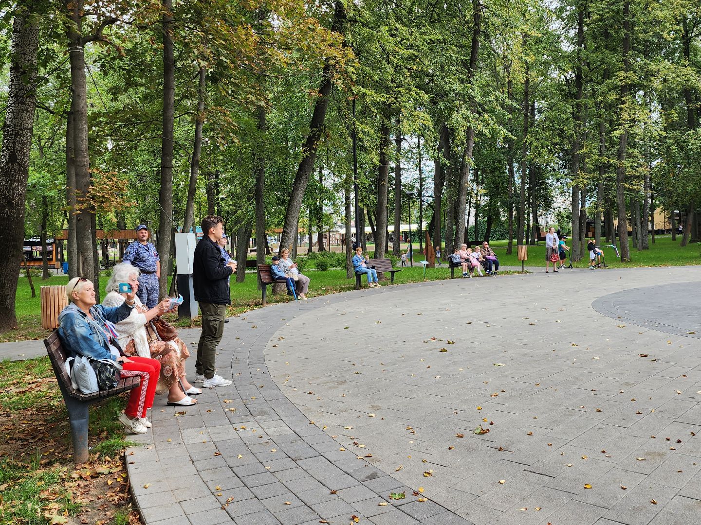 Серпухов, Подмосковье, День флага, парк, МГЕР, волонтеры, концерт