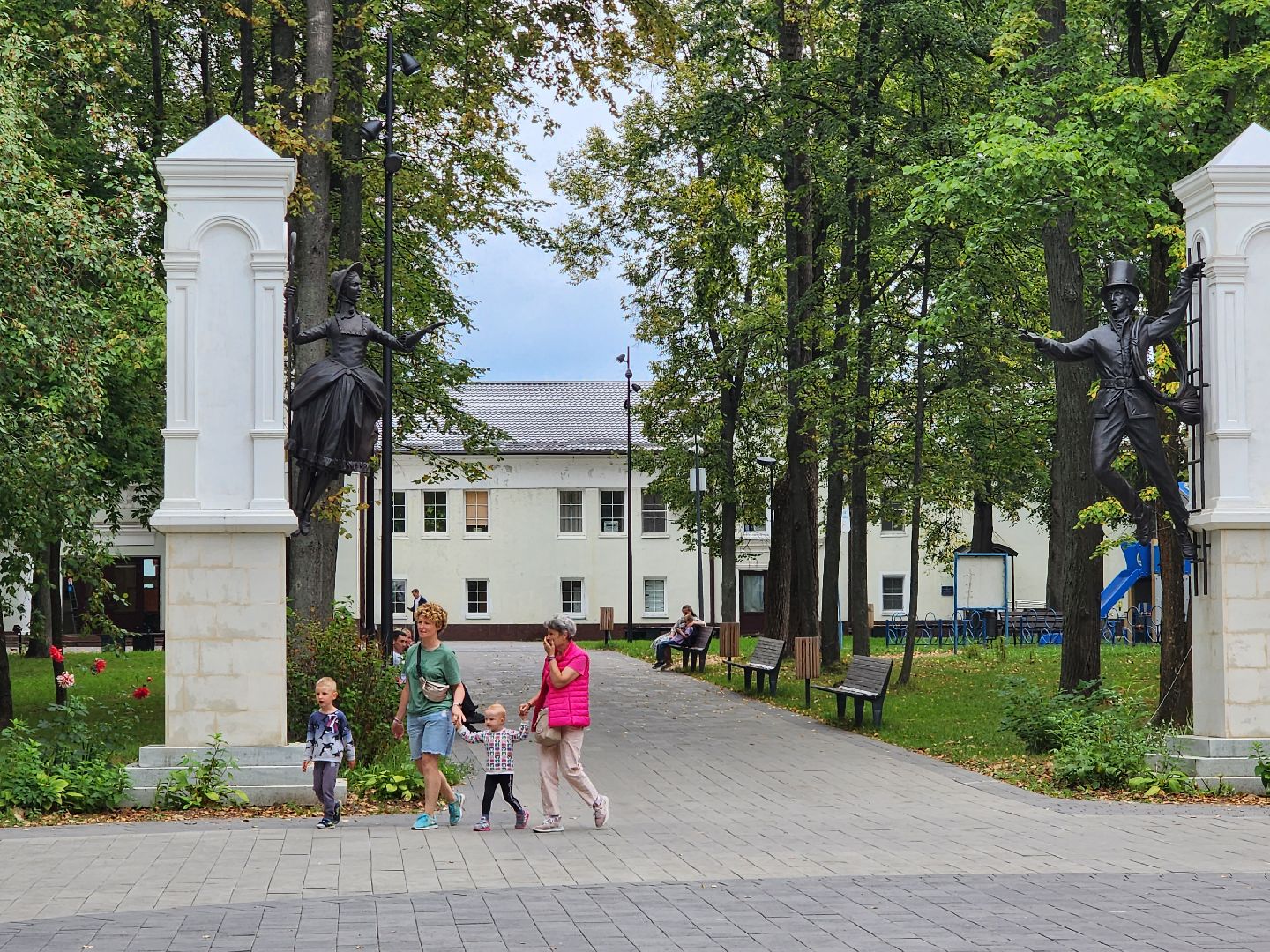 Серпухов, Подмосковье, День флага, парк, МГЕР, волонтеры, концерт