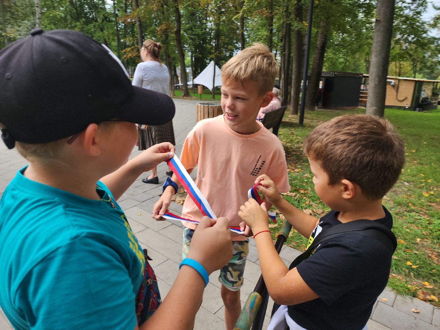 Серпухов, Подмосковье, День флага, парк, МГЕР, волонтеры, концерт