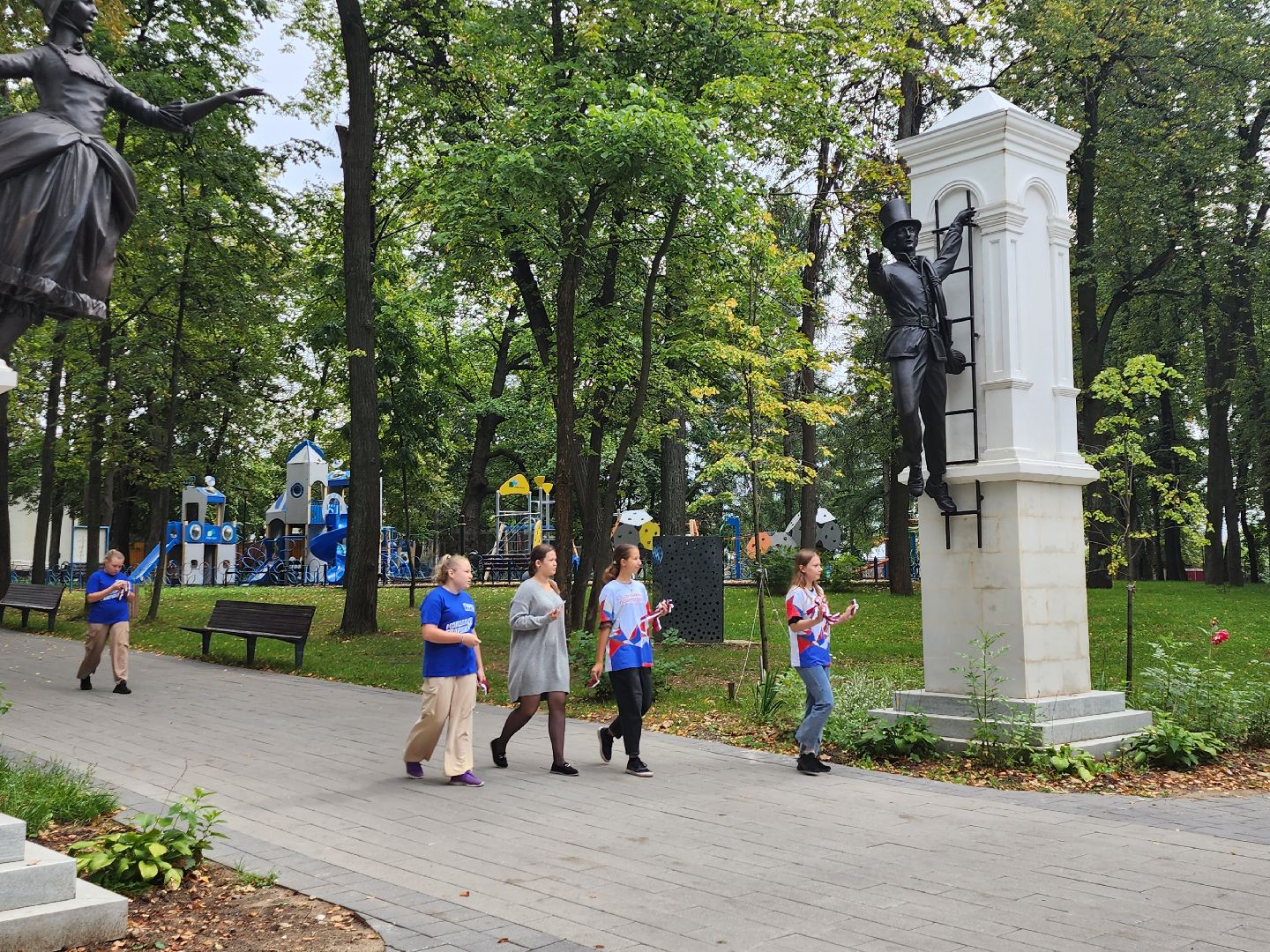 Серпухов, Подмосковье, День флага, парк, МГЕР, волонтеры, концерт