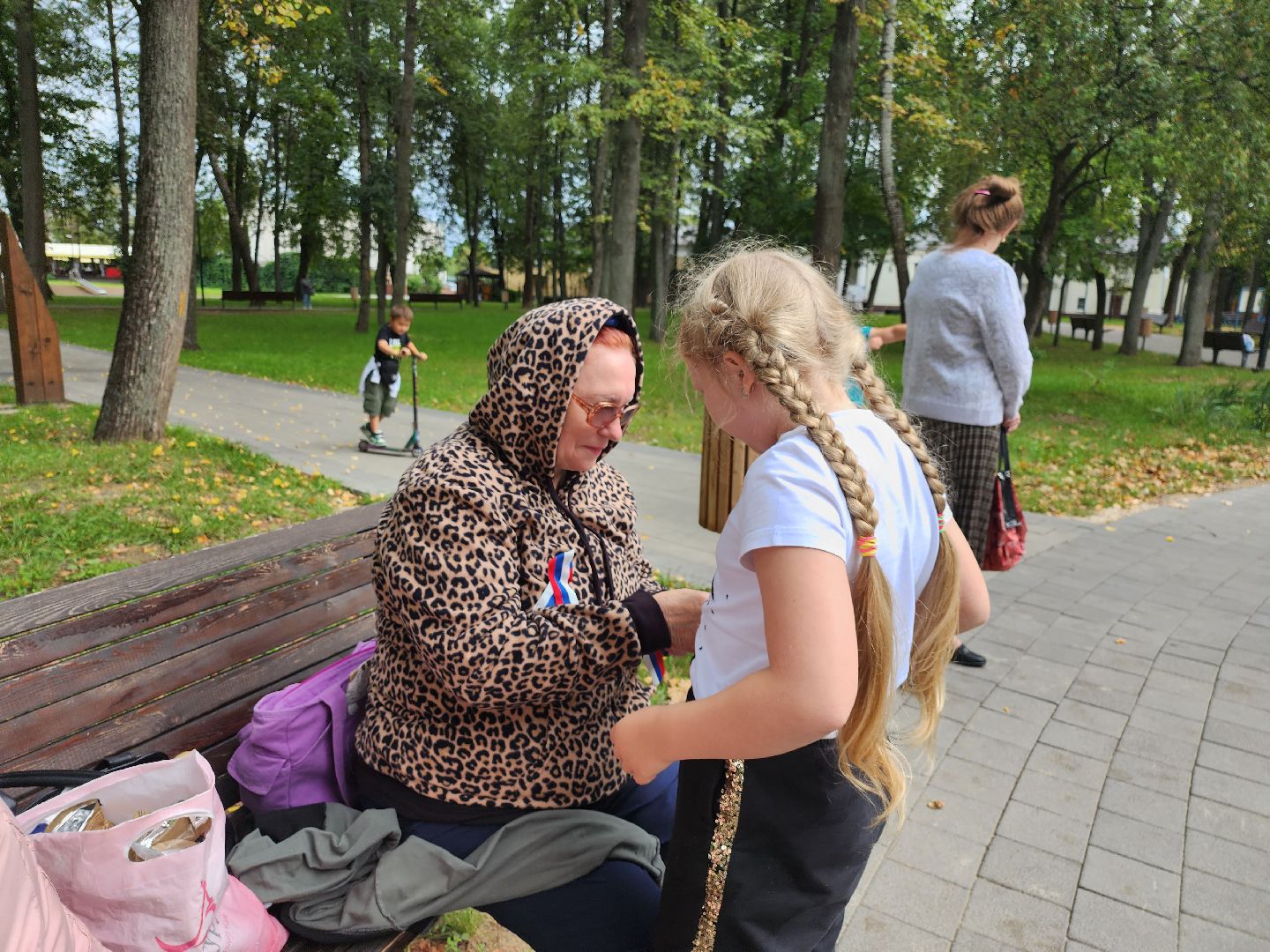 Серпухов, Подмосковье, День флага, парк, МГЕР, волонтеры, концерт