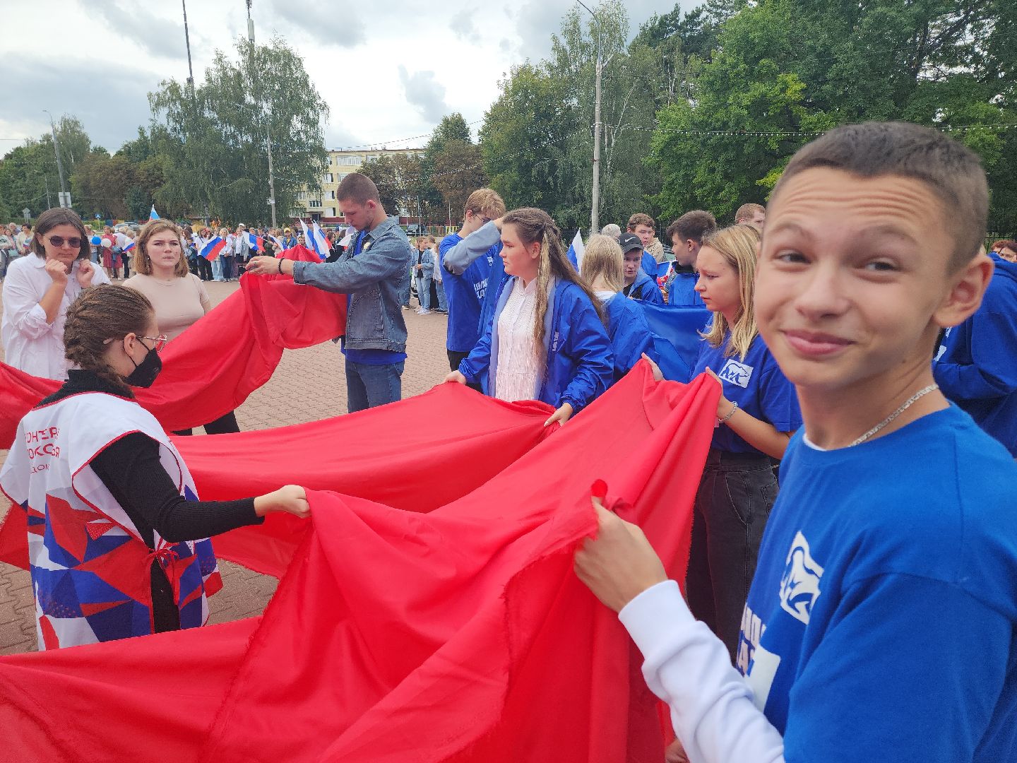 Кашира, волонтёры, день государственного флага россии, акция, флешмоб, триколор