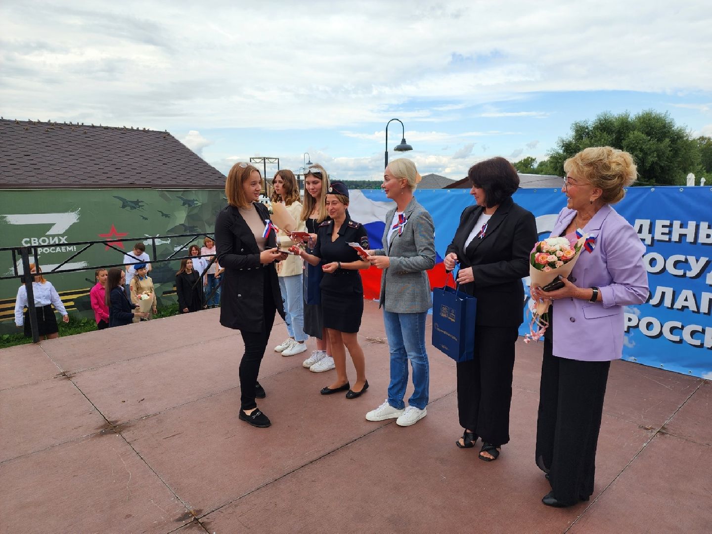 Солнечногорск, паспорта, триколор, День флага, общество