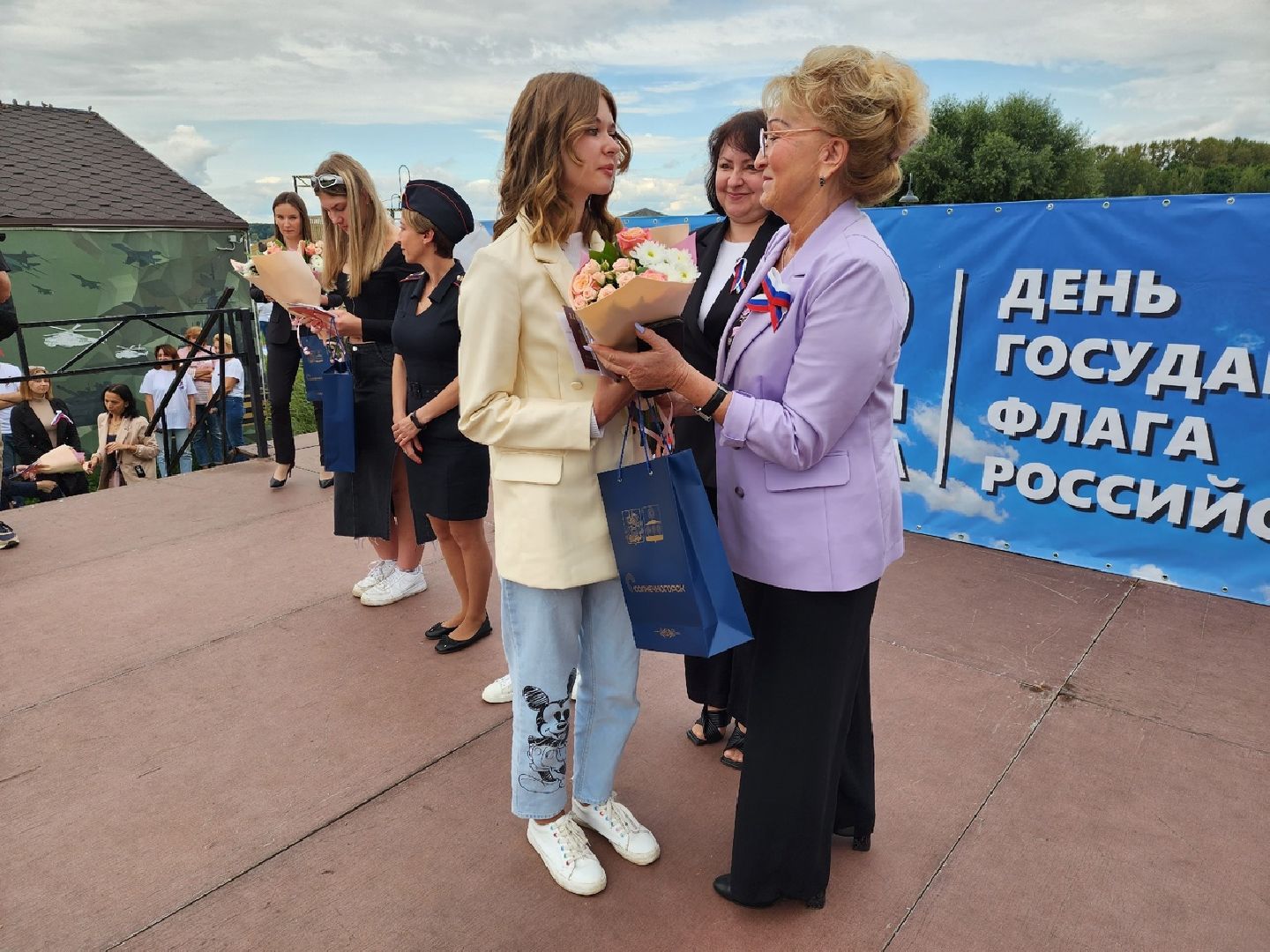 Солнечногорск, паспорта, триколор, День флага, общество