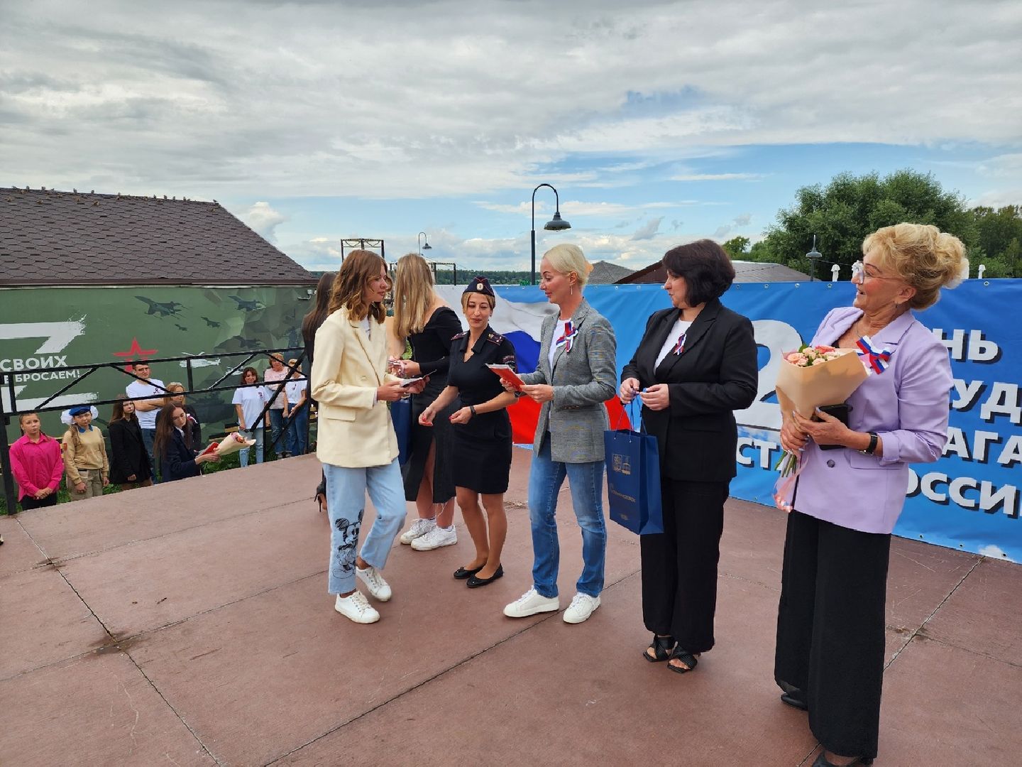 Солнечногорск, паспорта, триколор, День флага, общество