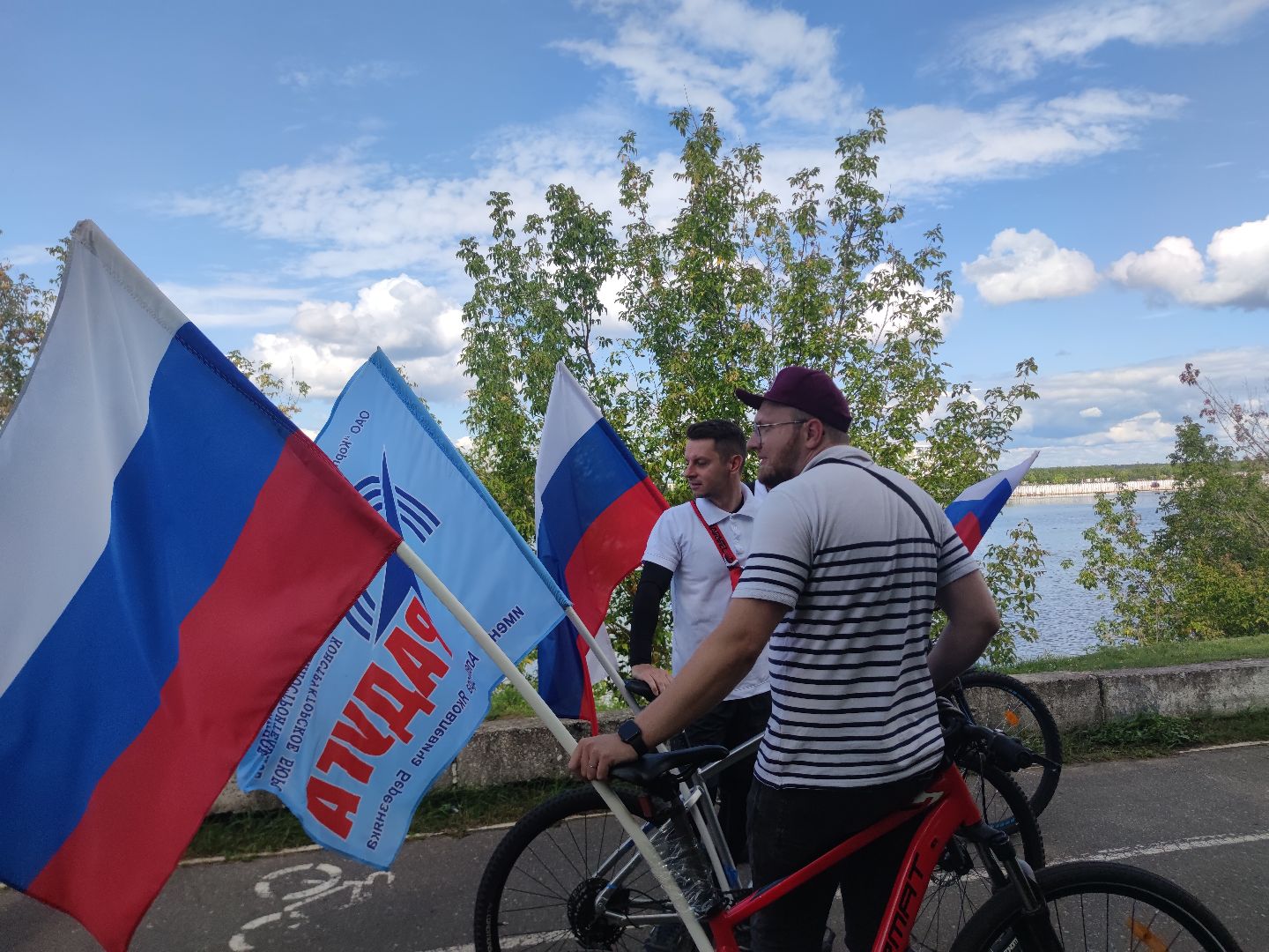 День российского флага, триколор, волонтеры, Дубна