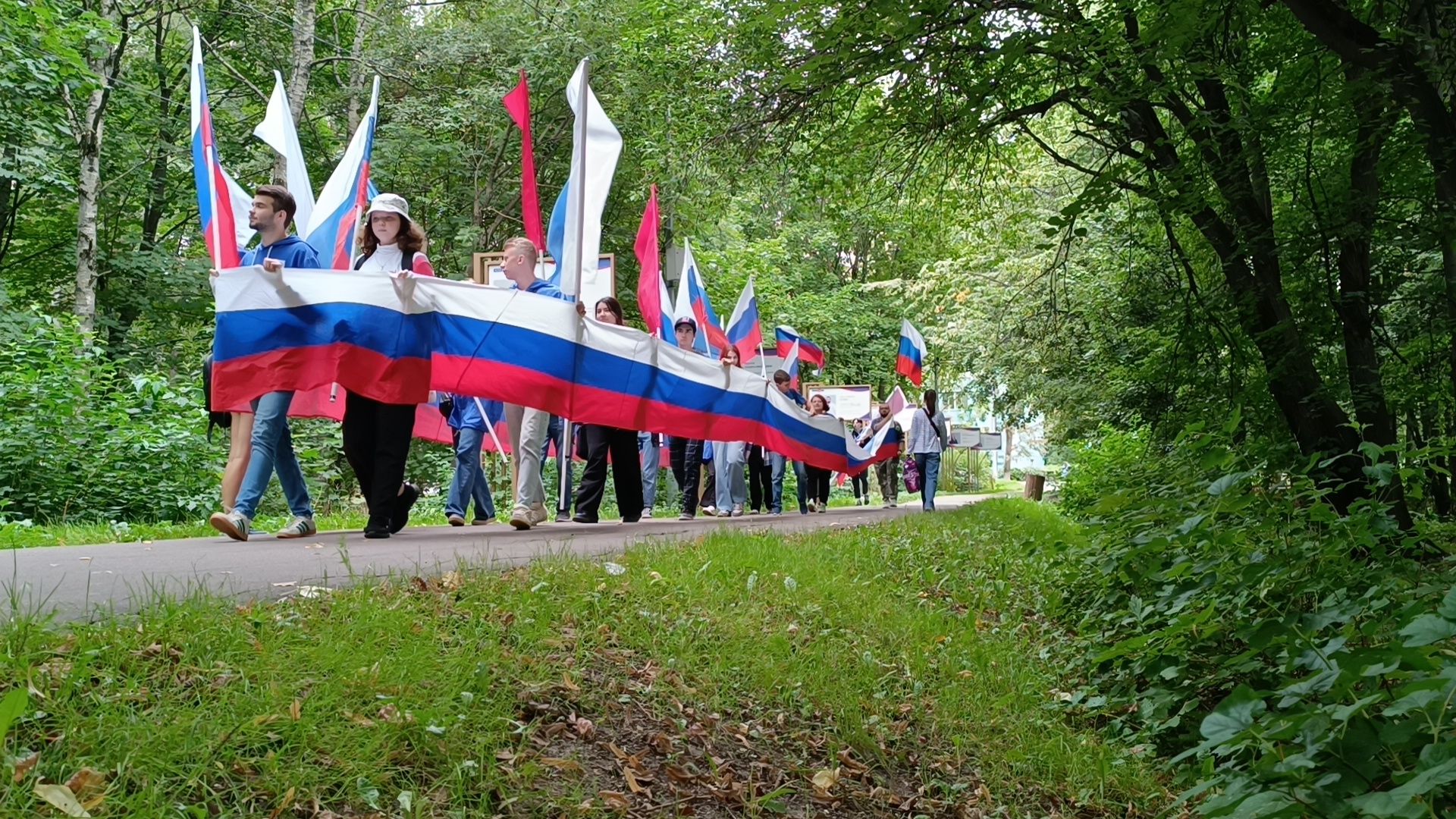 Лобня, флешмоб, флаг