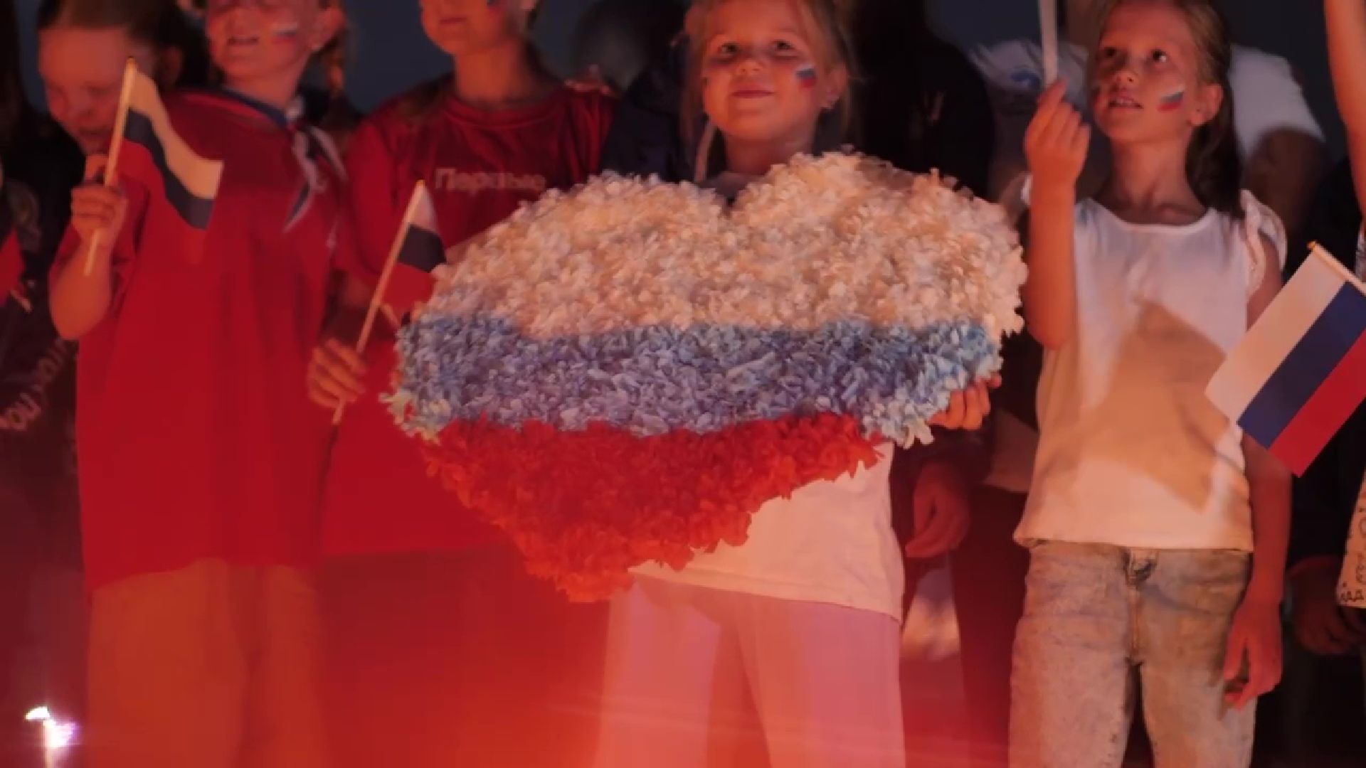 Реутов, День флага, свечи, волонтёры