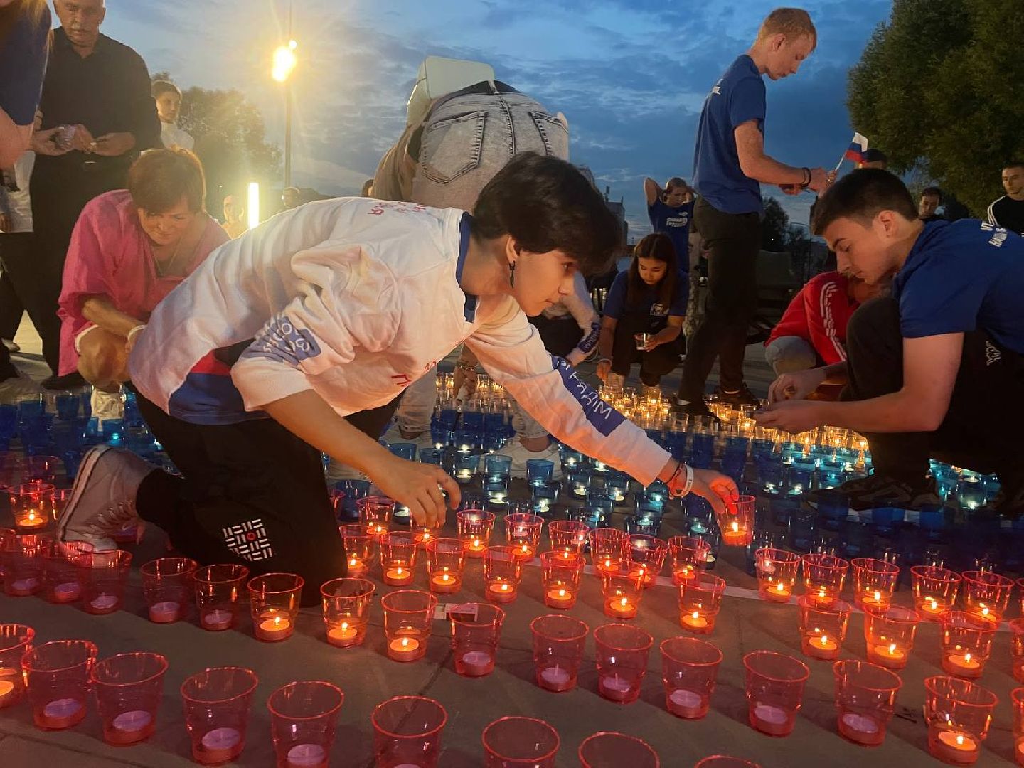 Реутов, День флага, свечи, волонтёры