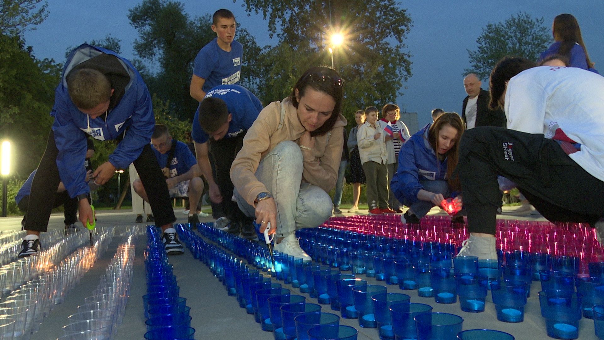 Реутов, День флага, свечи, волонтёры