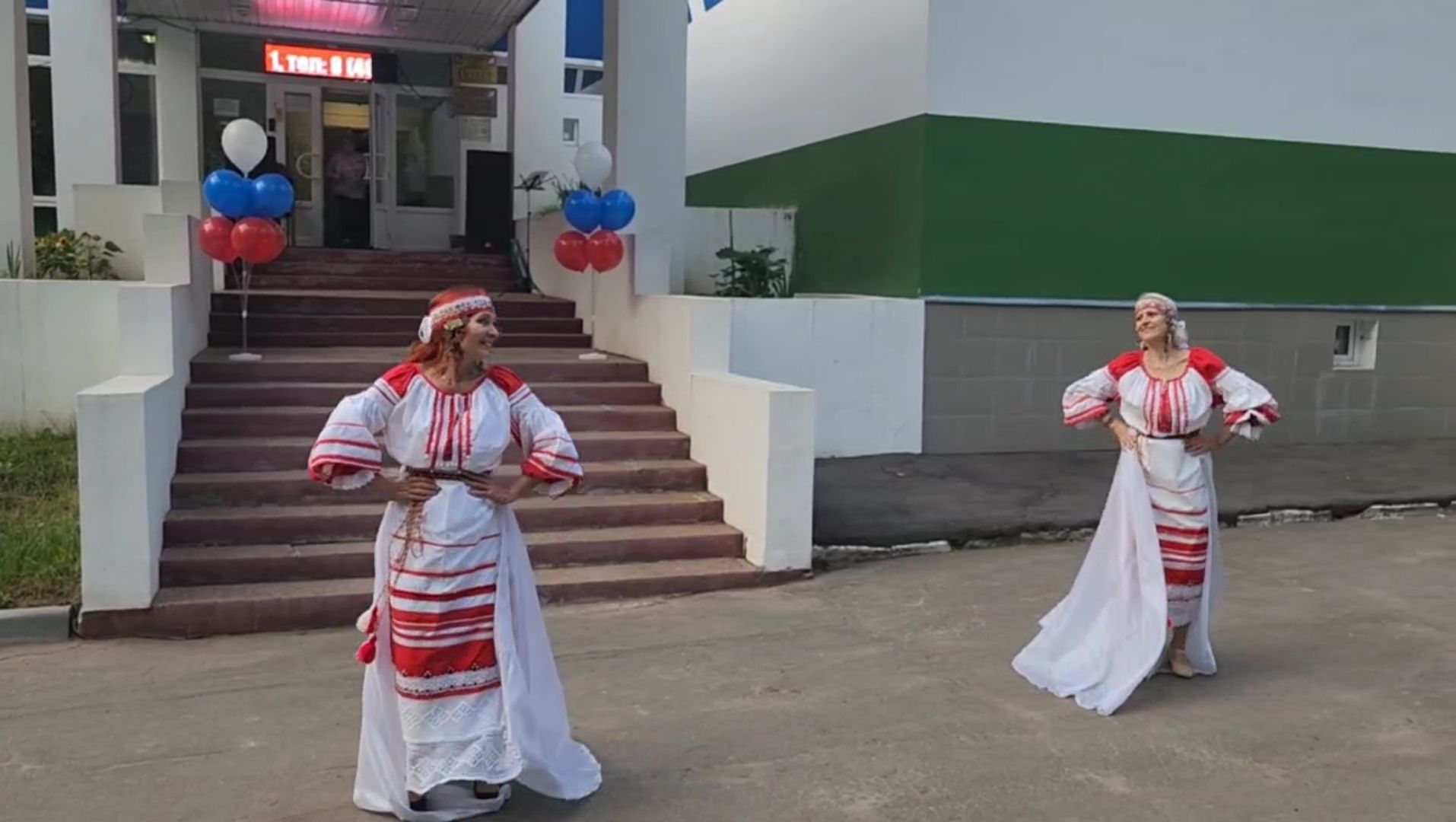 Долгопрудный, лебедь белая, день флага, танец, праздник