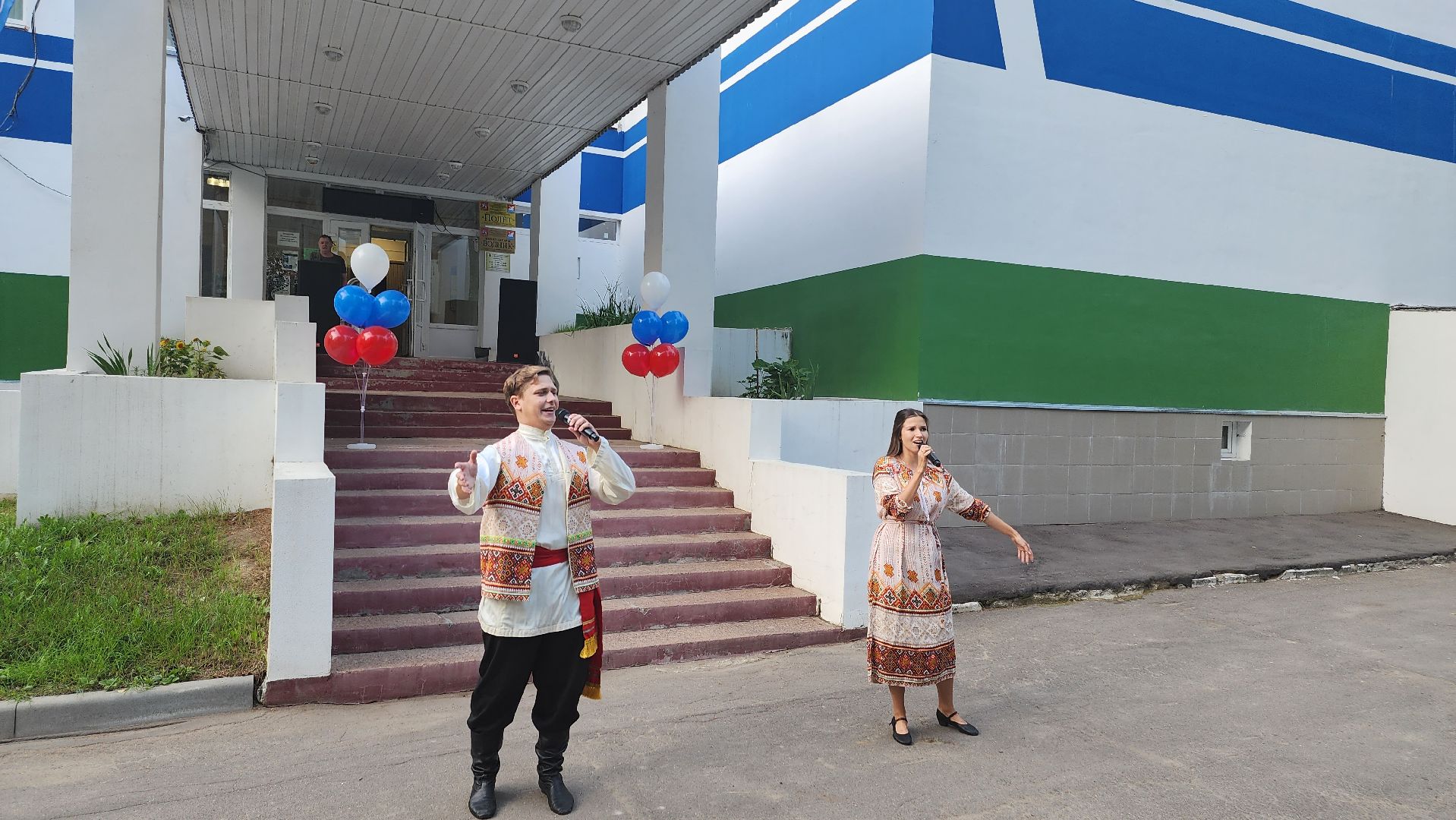 Долгопрудный, лебедь белая, день флага, танец, праздник