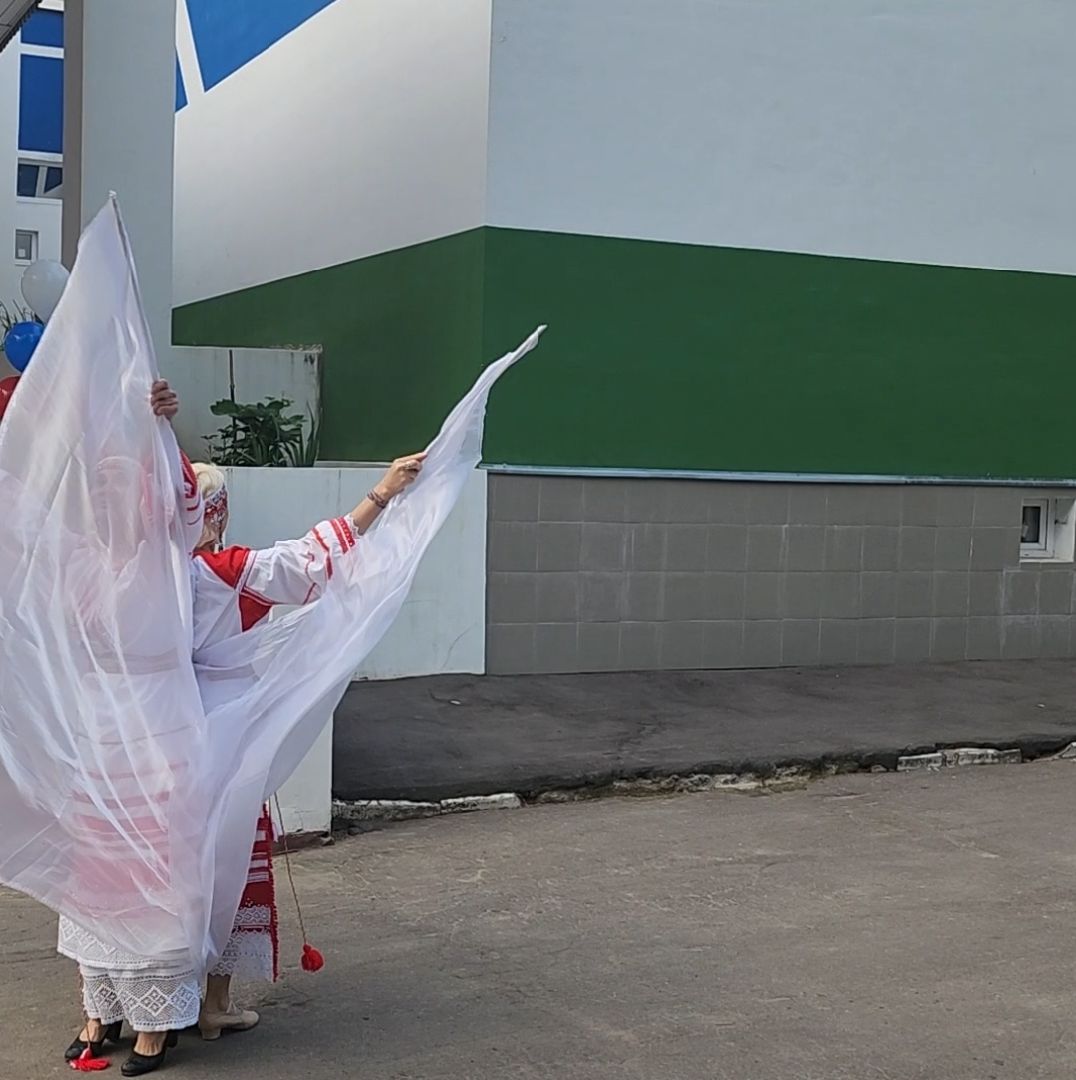 Долгопрудный, лебедь белая, день флага, танец, праздник