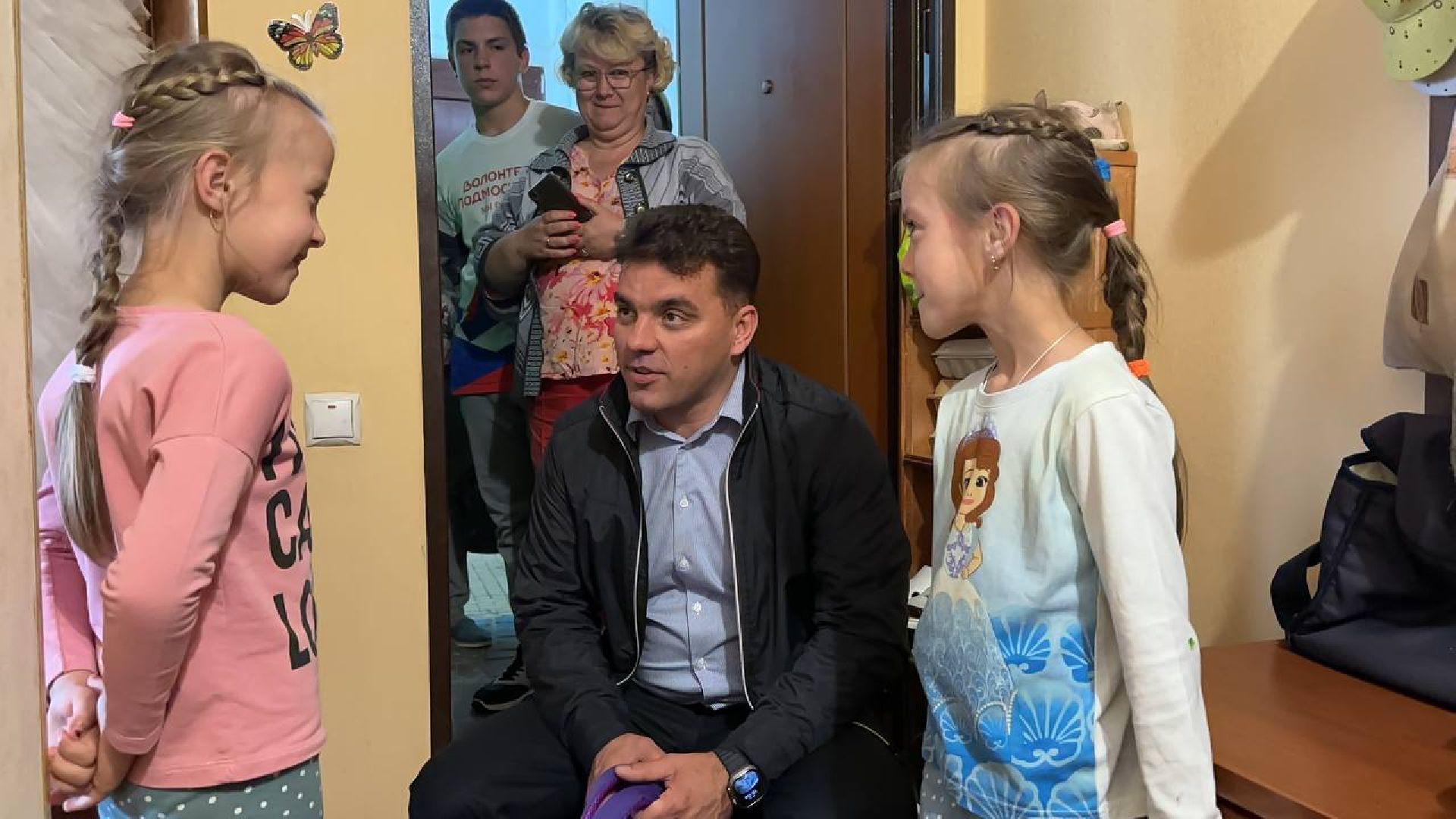 Можайск, Можайский городской округ, Подмосковье, рюкзак, губернатор, школьники, малообеспеченные семьи, помощь, первоклассник, 1 сентября, День знаний