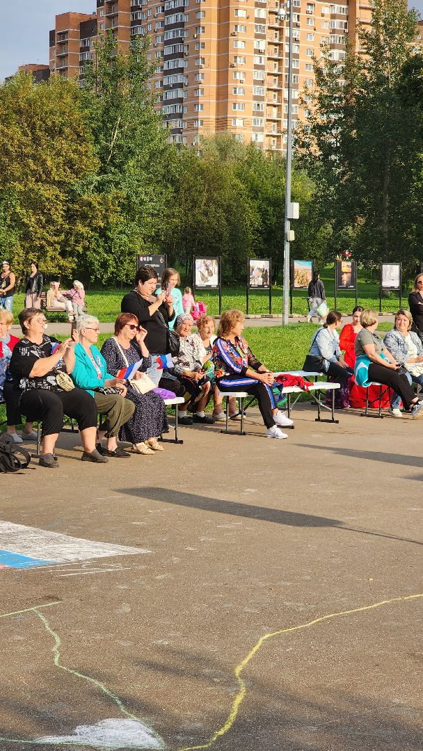 Долгопрудный, День флага, артисты, спилс-карта, триколор