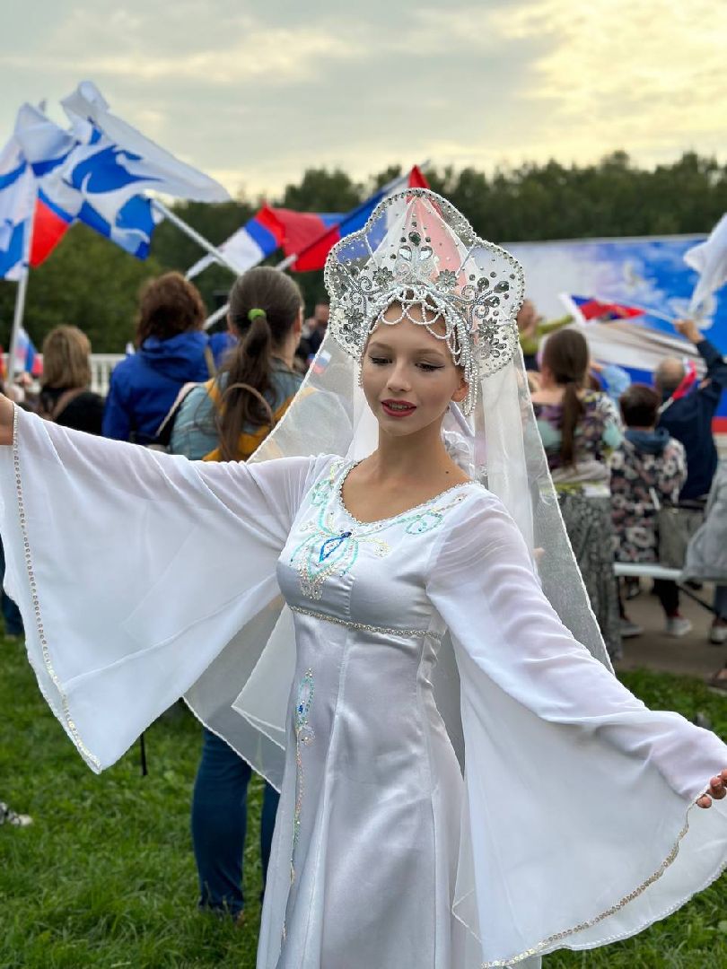 Долгопрудный, День флага, артисты, спилс-карта, триколор