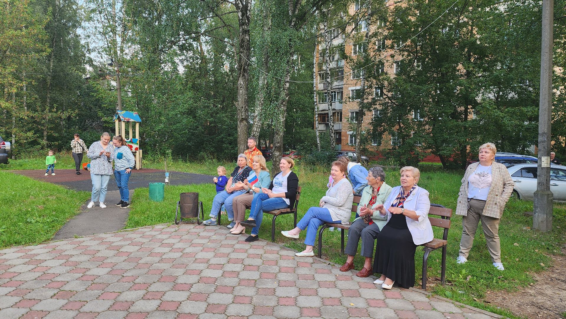 Долгопрудный, День флага, артисты, спилс-карта, триколор