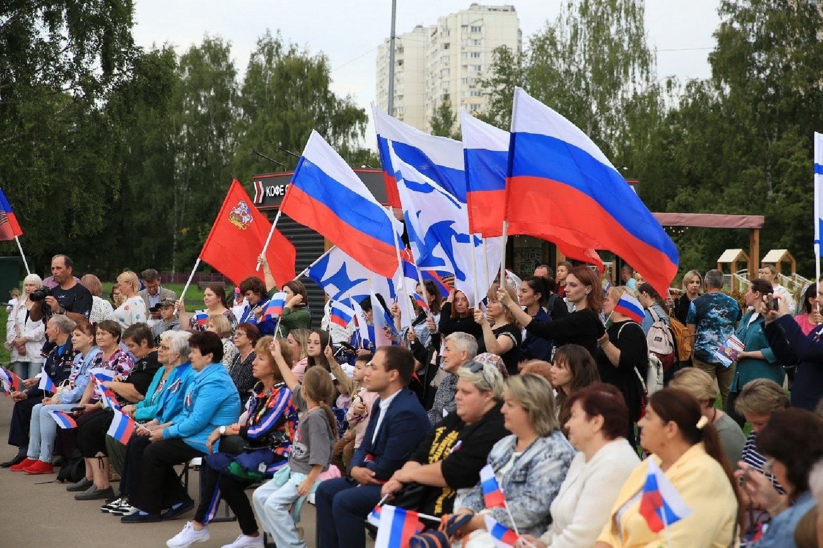 Долгопрудный, День флага, артисты, спилс-карта, триколор