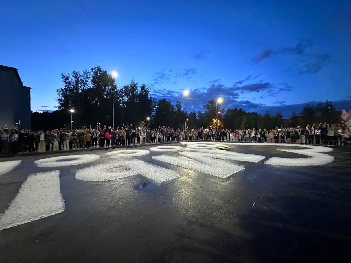 Муза Подмосковья, огненное панно, День флага России