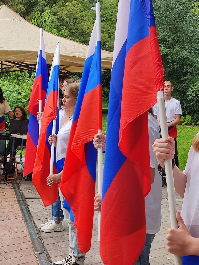 Мытищи, дети-сироты, квартиры, паспорта, день флага россии,