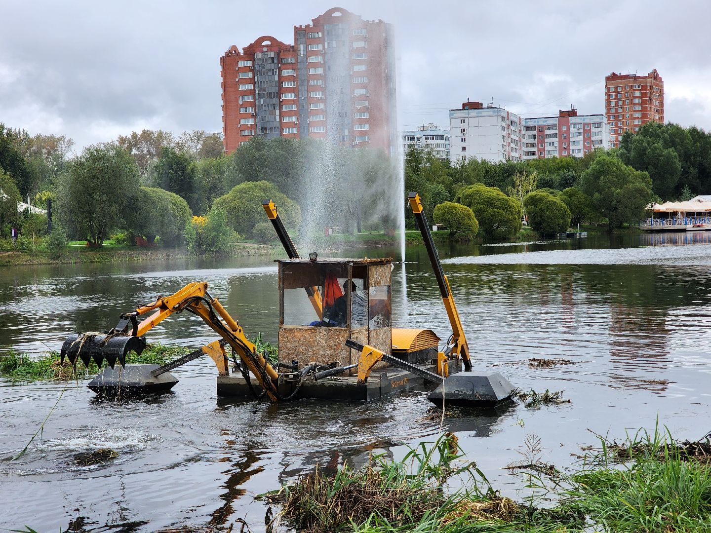 Мытищи, машина-амфибия, очистка Яузы