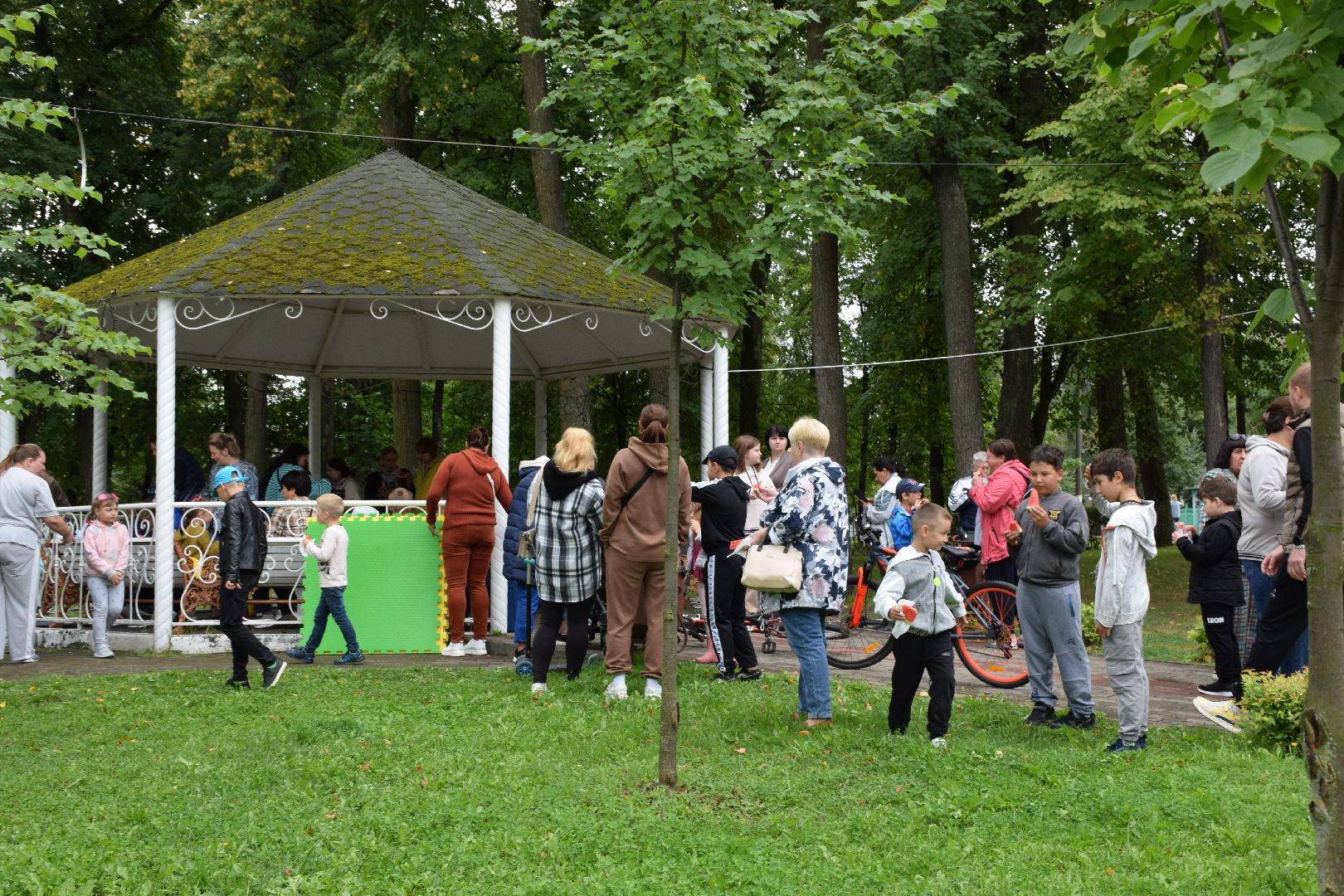 Павловский Посад, городской округ Павловский Посад, люди, арбузы, дети, пикник, лето, парк