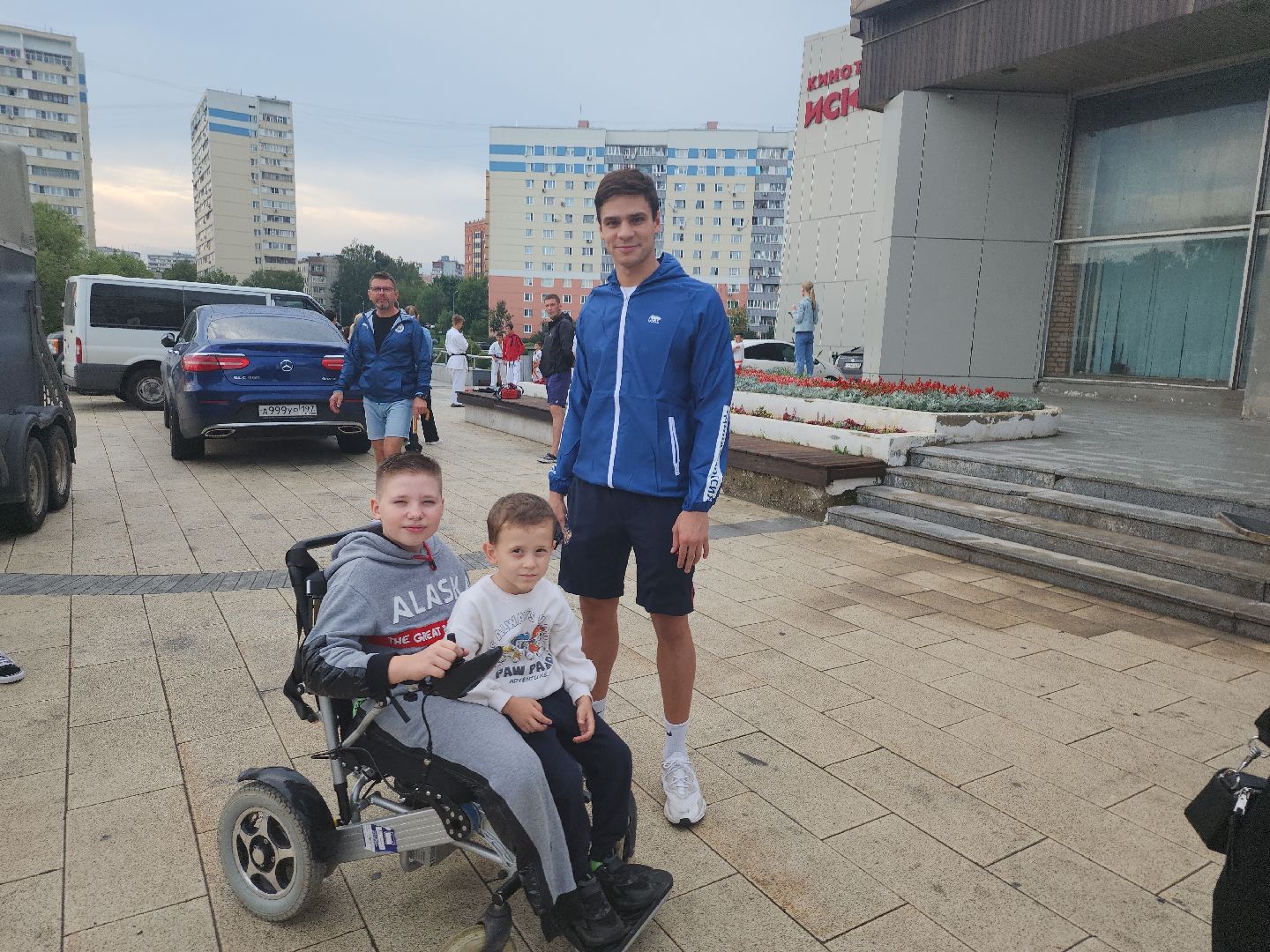 авария; благотворительность; добрые дела; помощь