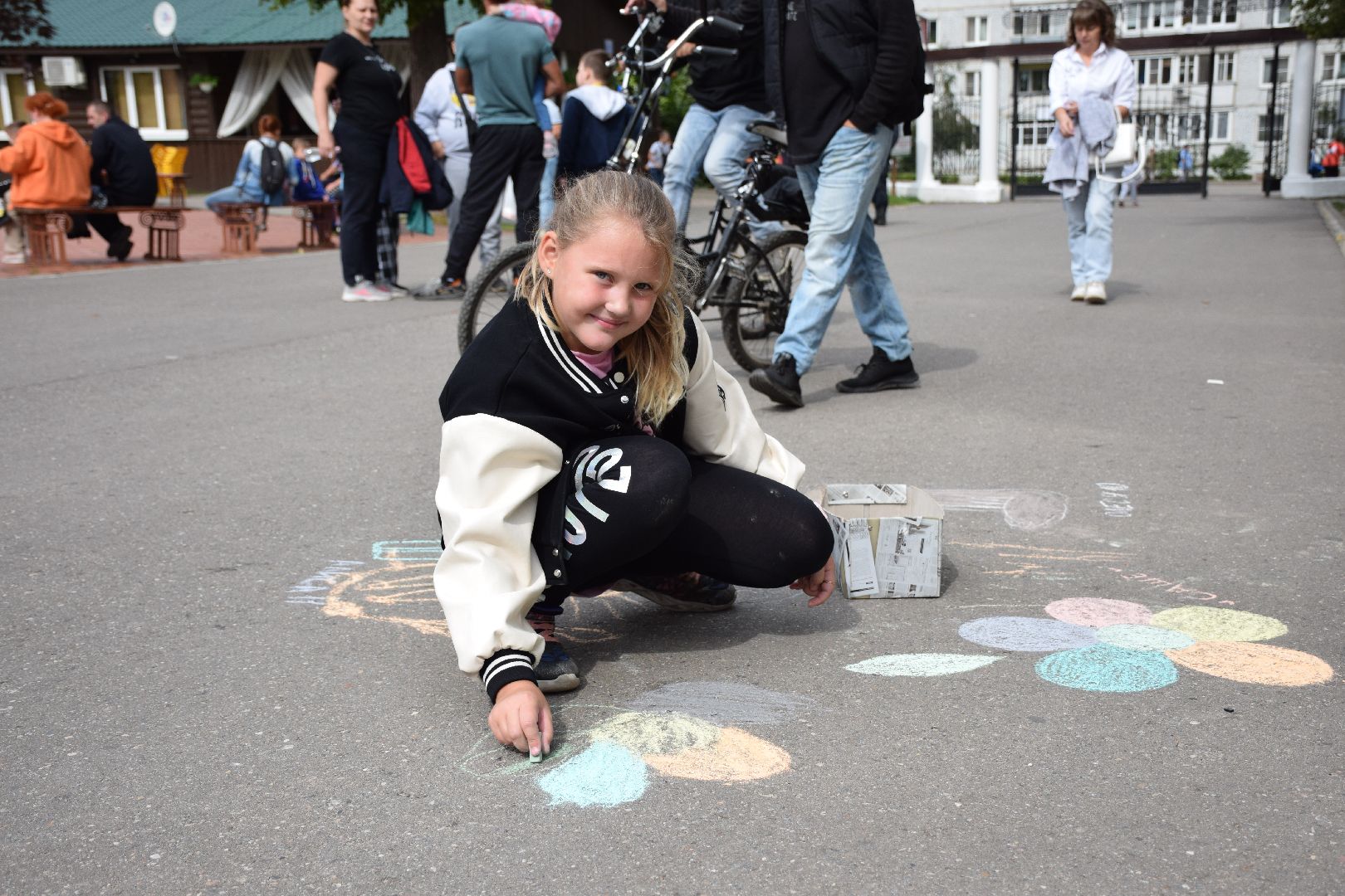 Павловский Посад, городской округ Павловский Посад, люди, парк, лето, дети, рисунки