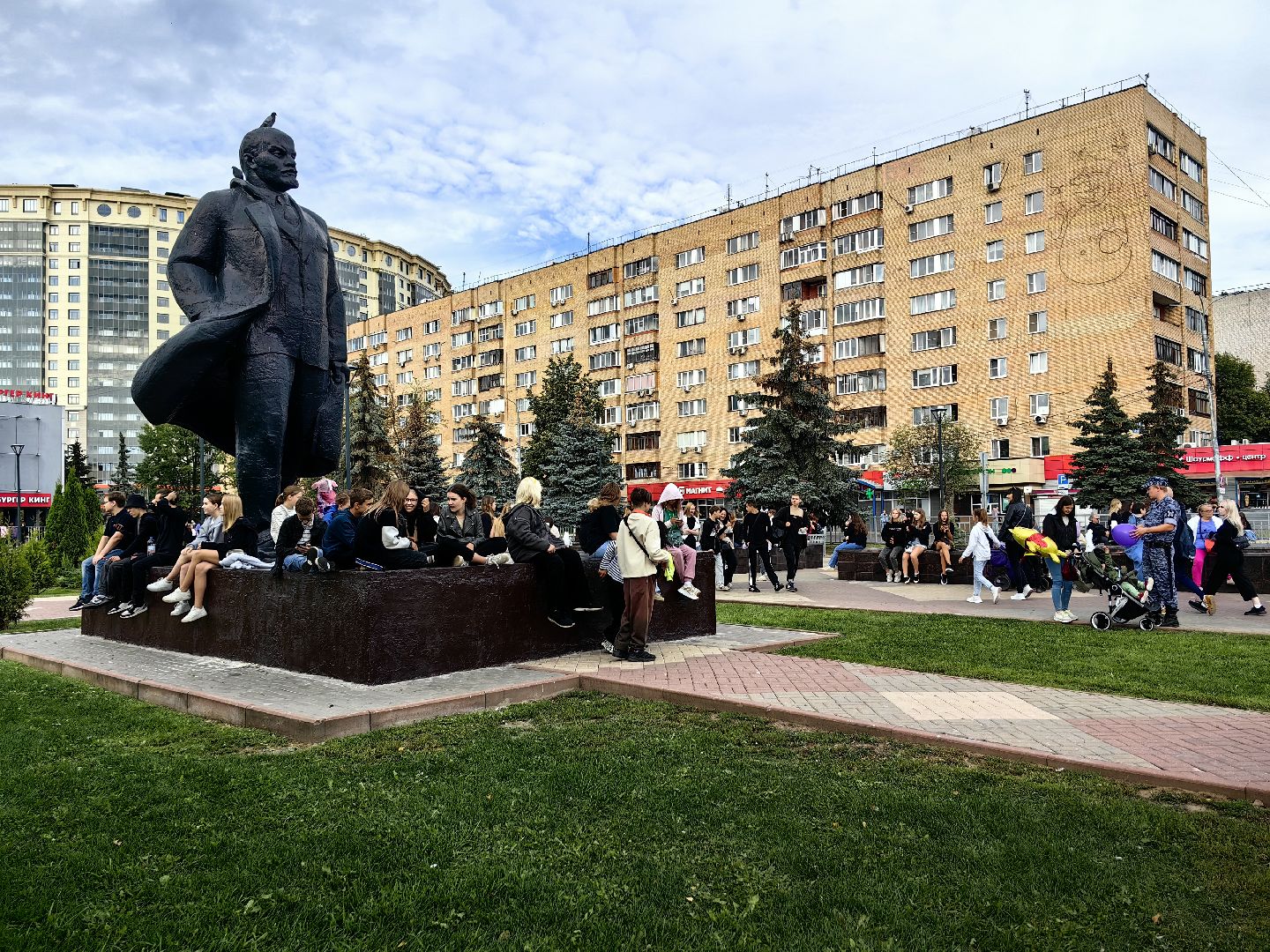 Площадь, День города, гости, коллектив