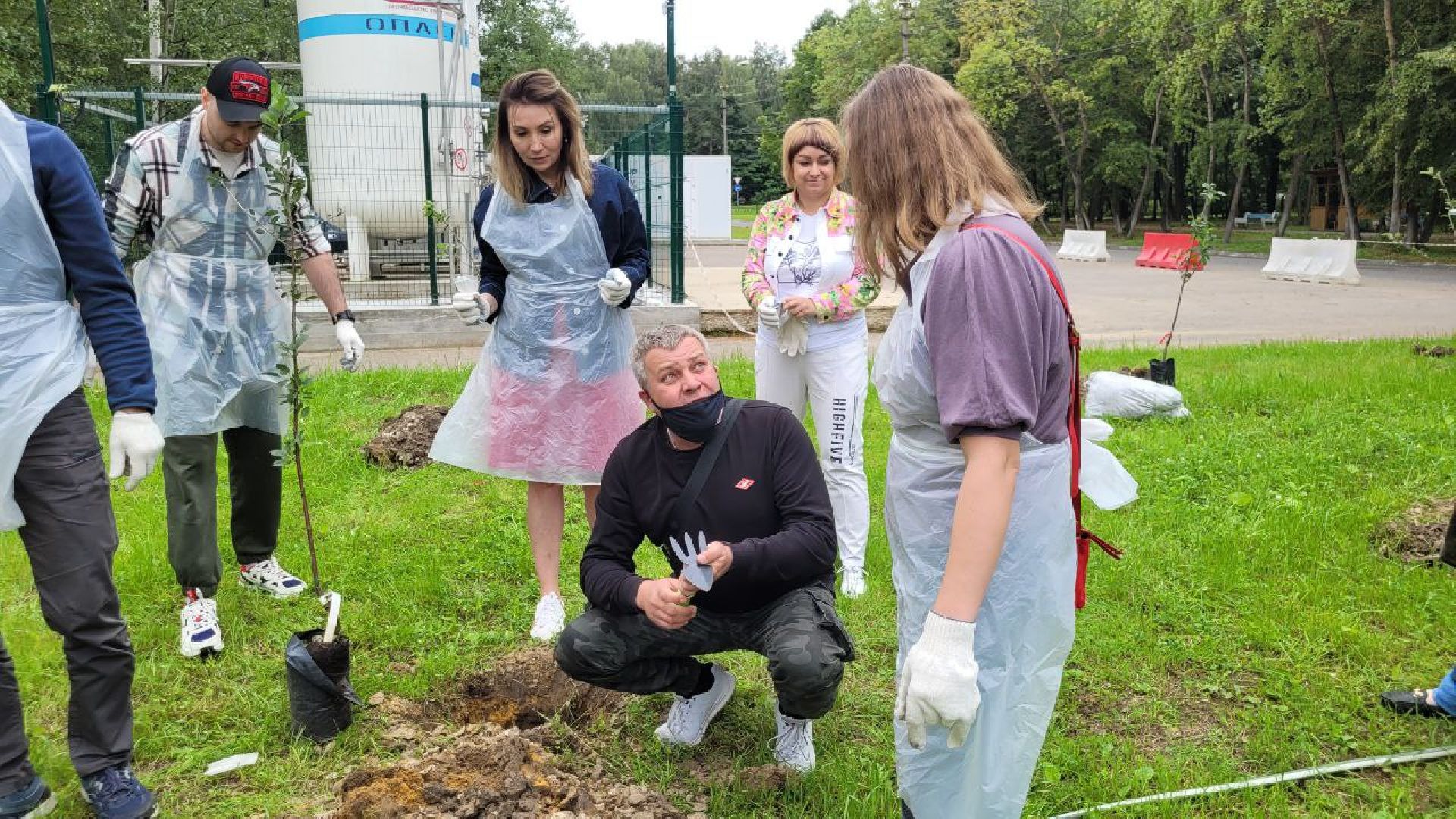 посадка; вишнёвый сад; ВПЦ; видное; подарок
