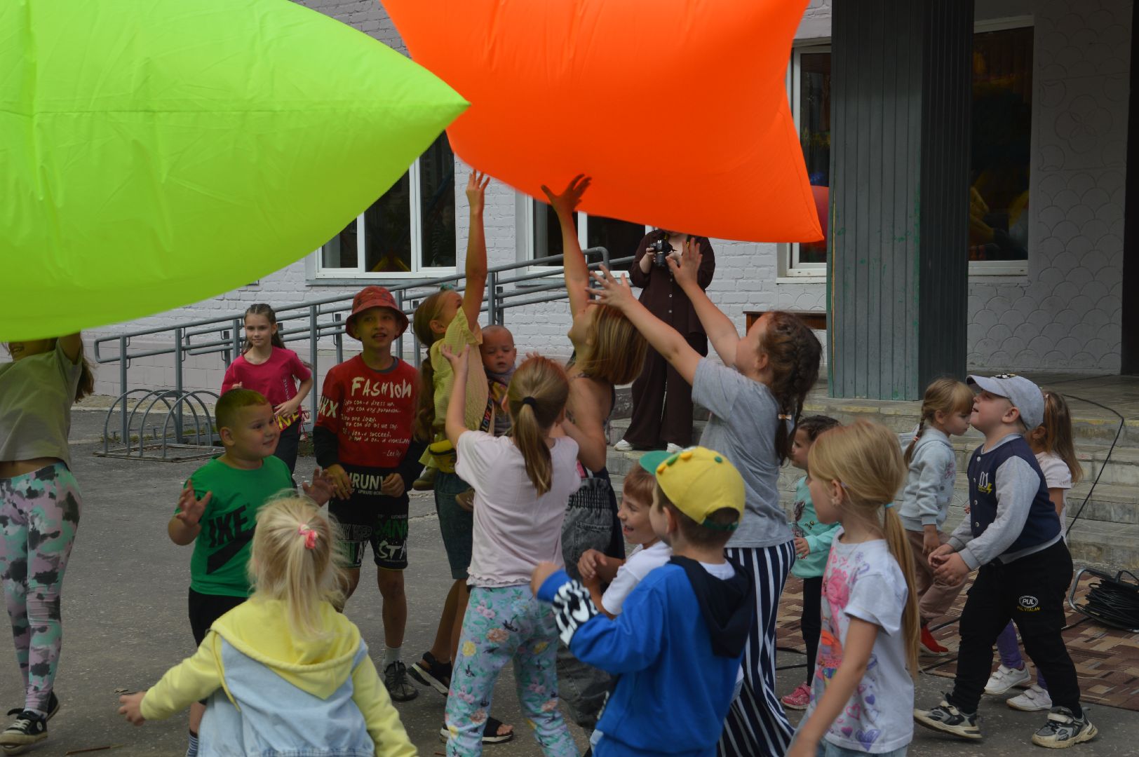 приведение, гигантские, подушки, ЦУС МИР, праздник, день посёлка, памятник Ленину