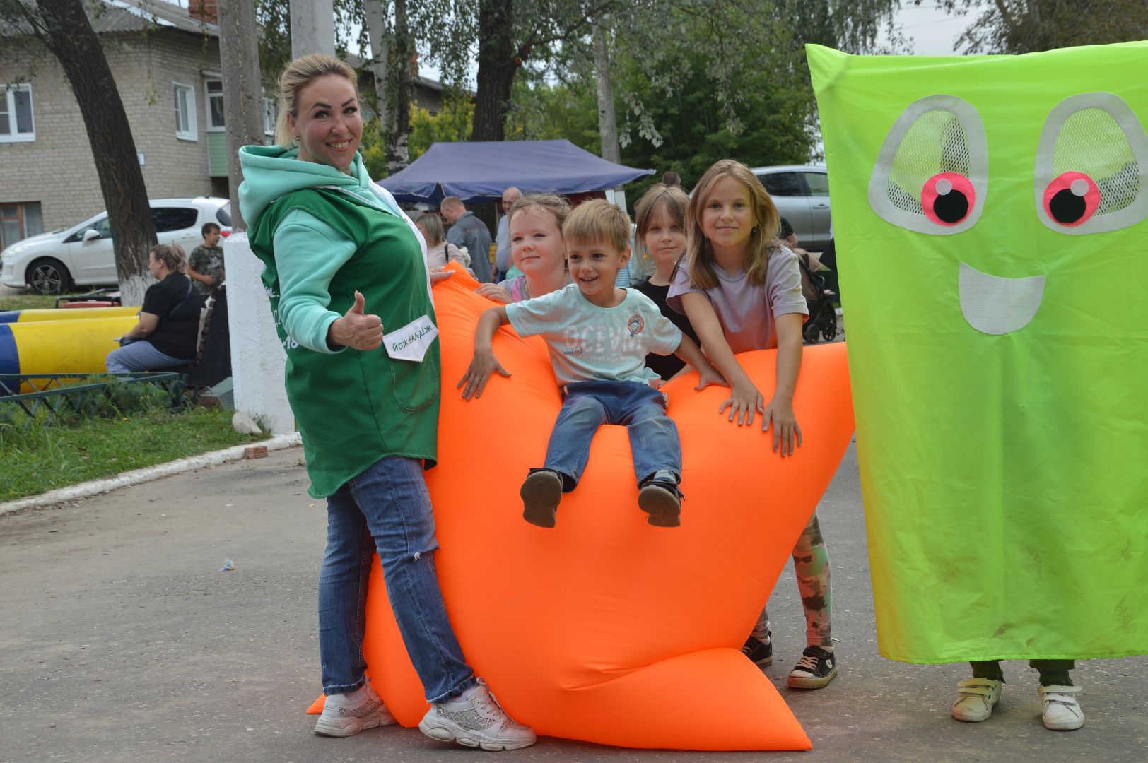 приведение, гигантские, подушки, ЦУС МИР, праздник, день посёлка, памятник Ленину
