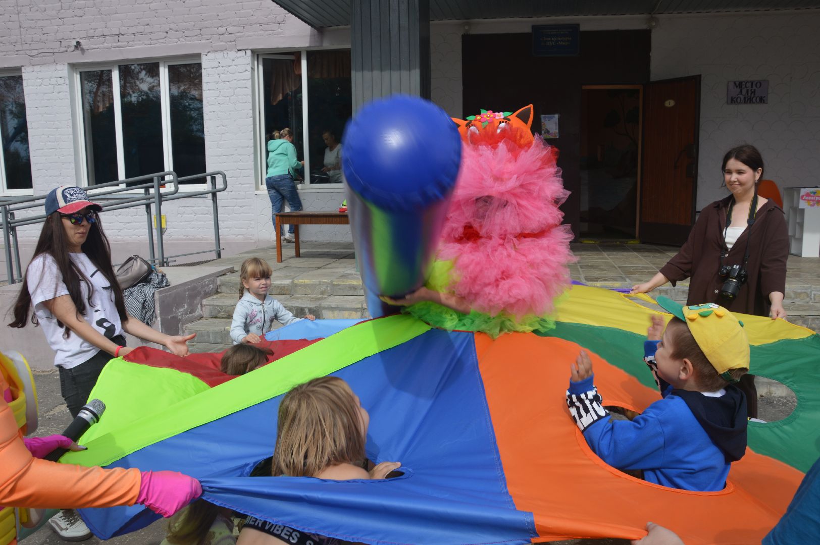 приведение, гигантские, подушки, ЦУС МИР, праздник, день посёлка, памятник Ленину