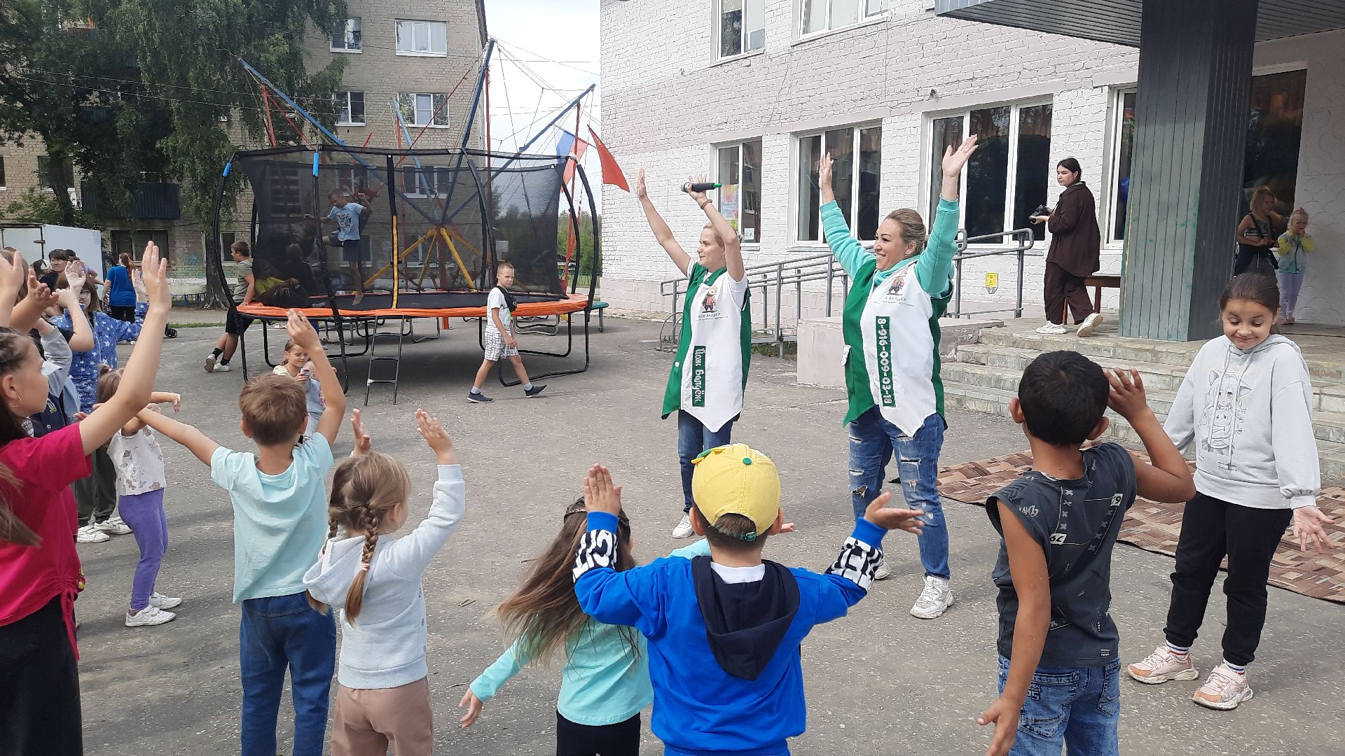 приведение, гигантские, подушки, ЦУС МИР, праздник, день посёлка, памятник Ленину