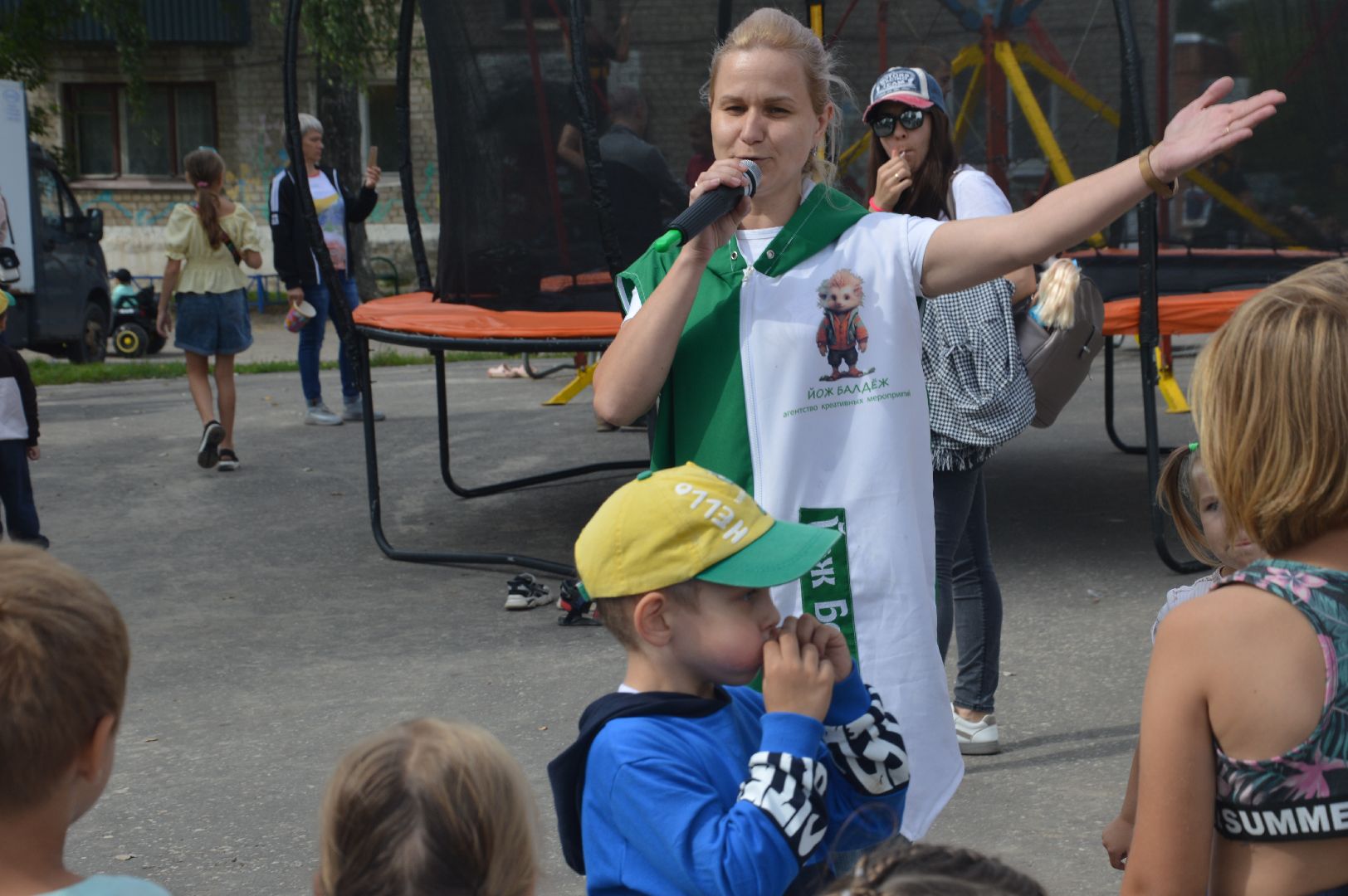 приведение, гигантские, подушки, ЦУС МИР, праздник, день посёлка, памятник Ленину