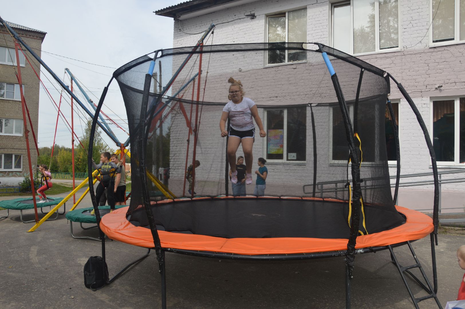 приведение, гигантские, подушки, ЦУС МИР, праздник, день посёлка, памятник Ленину