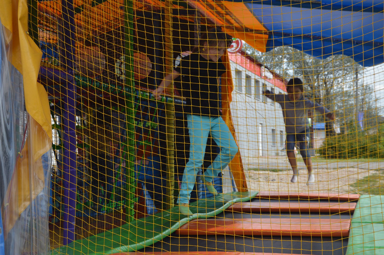 приведение, гигантские, подушки, ЦУС МИР, праздник, день посёлка, памятник Ленину