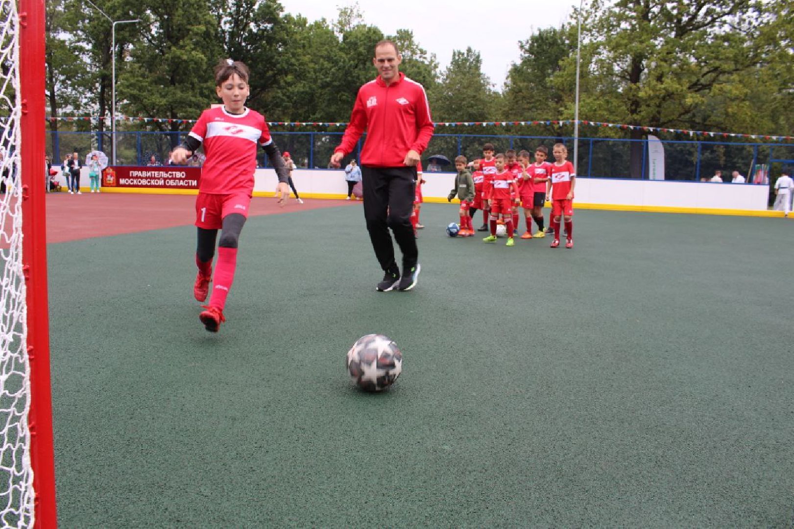 Открытие спортивной площадки, лесопарк Дубки, Калининец