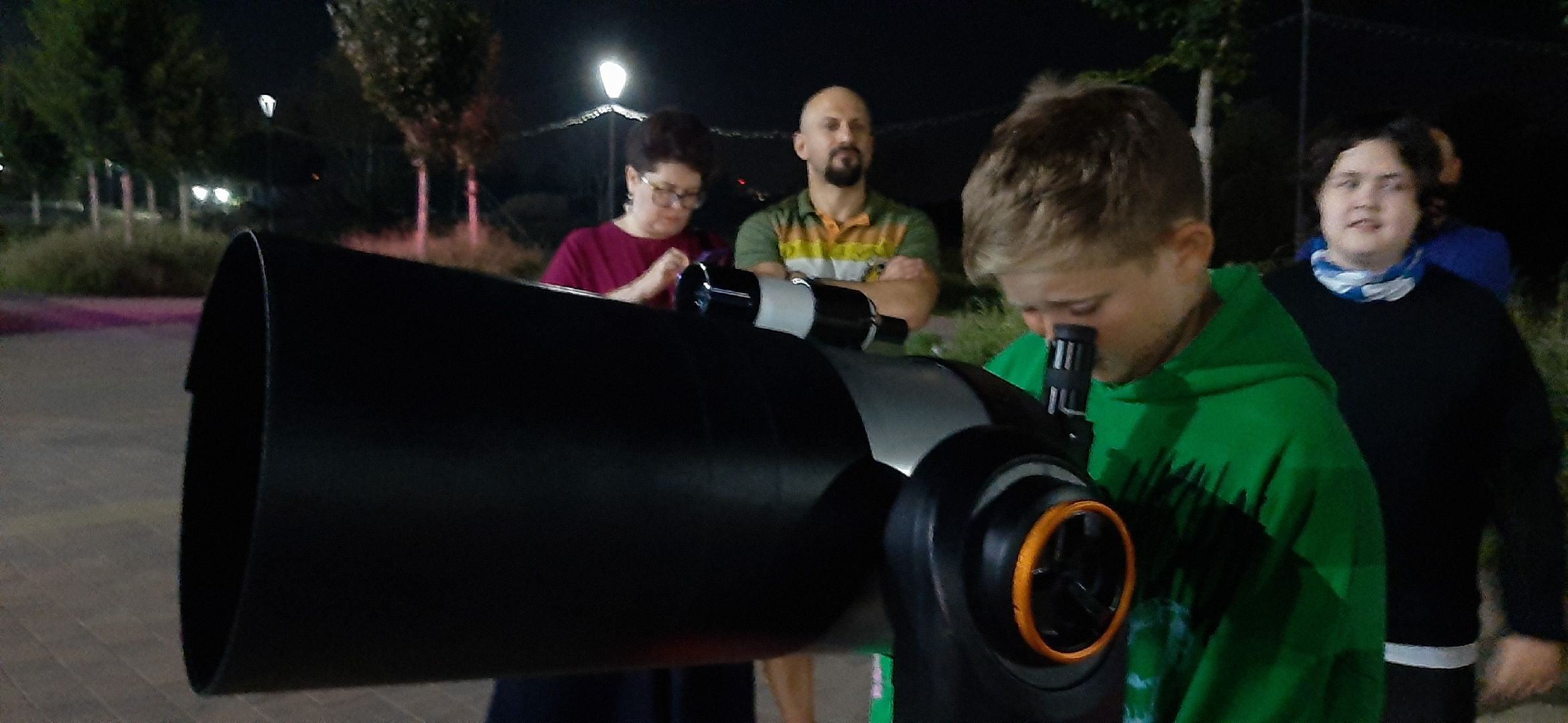 Осетровая луна, астроном из Наро-Фоминска, телескоп на набережной, наро-фоминск,