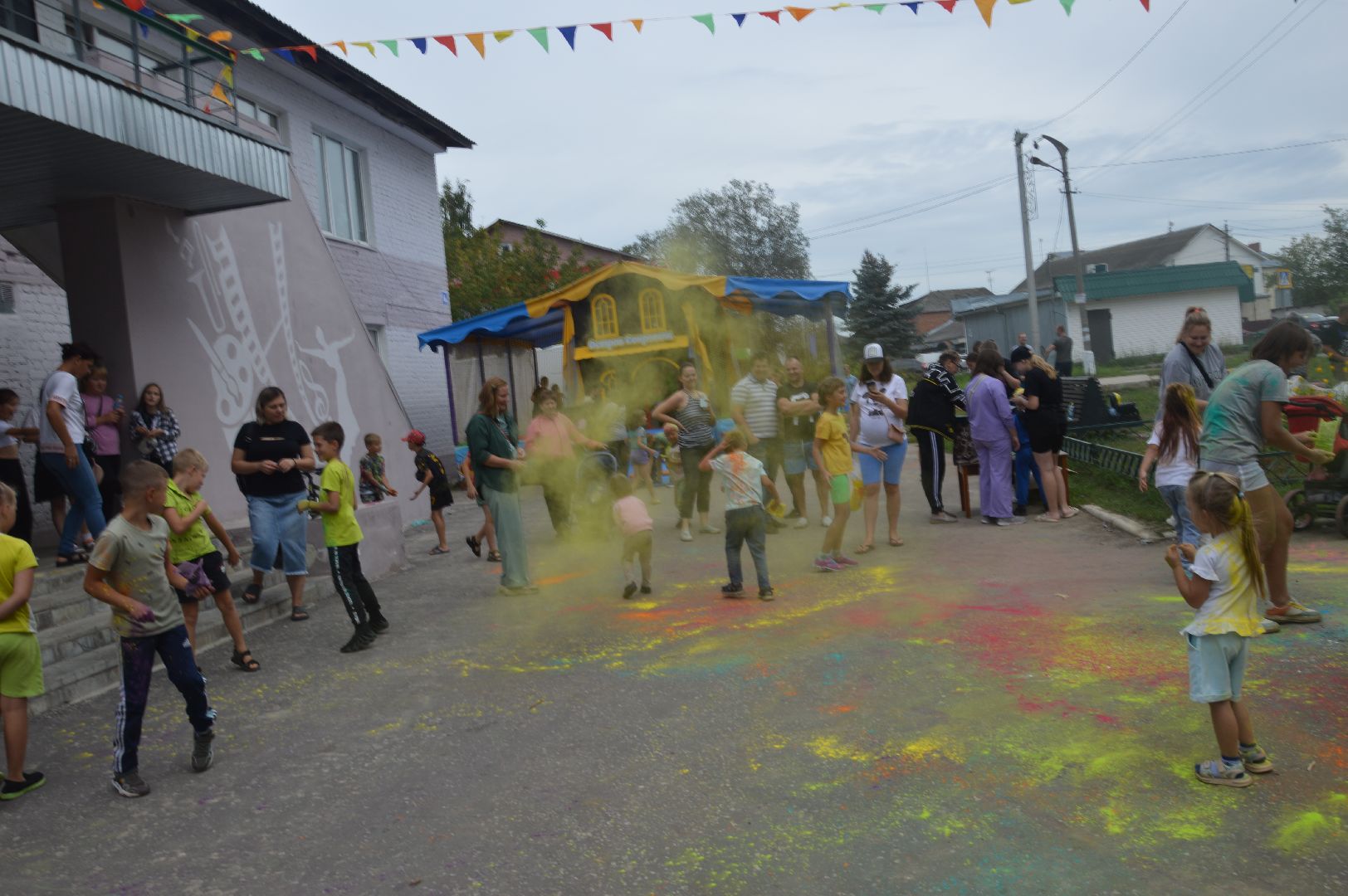 краски холи, праздник, веселье, день совхоза Мир, мир