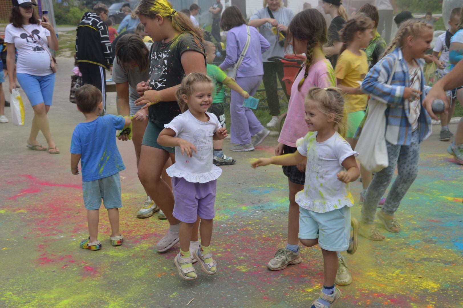 краски холи, праздник, веселье, день совхоза Мир, мир