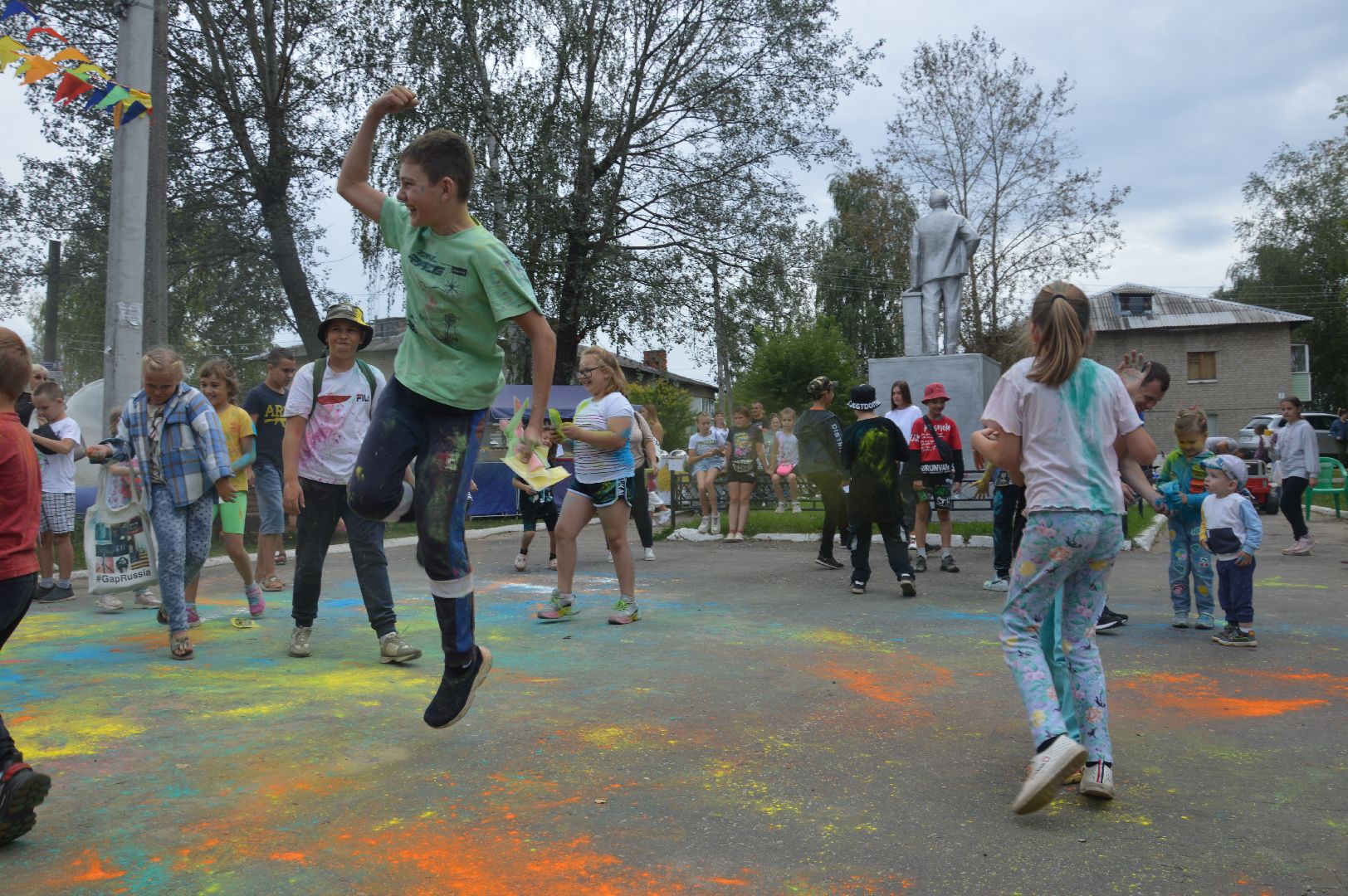 краски холи, праздник, веселье, день совхоза Мир, мир