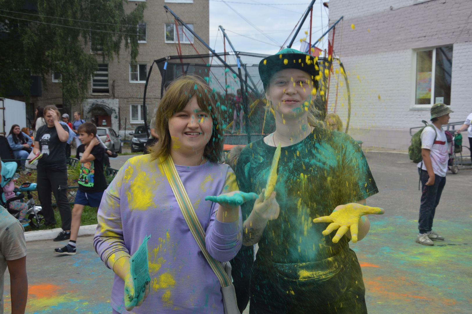 краски холи, праздник, веселье, день совхоза Мир, мир